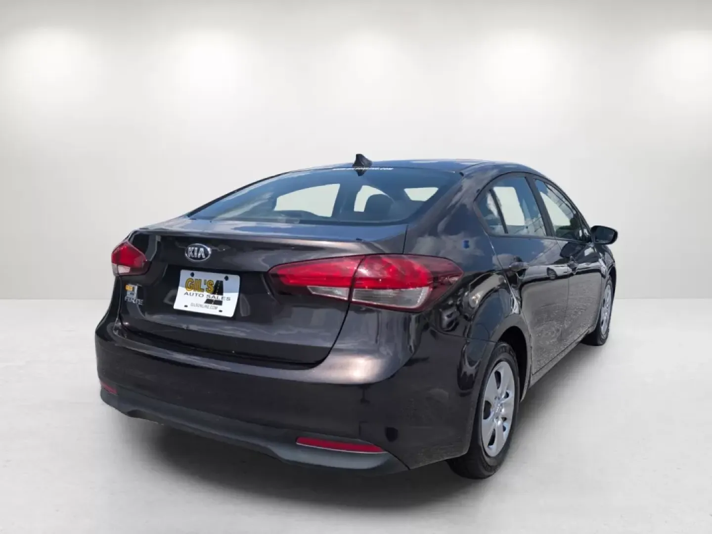 2018 /Black Kia Forte LX (3KPFK4A7XJE) with an Other engine, located at 1430 Gateway Drive, Opelika, AL, 36801, (334) 239-0944, 32.637871, -85.409790 - Are you on the hunt for a reliable vehicle that perfectly balances comfort, style, and affordability? Look no further than this stunning 2018 Kia Forte LX, available now at Gils Auto in Phenix City, Alabama. Whether you're commuting to work, running errands, or planning a weekend getaway, this sedan - Photo#4
