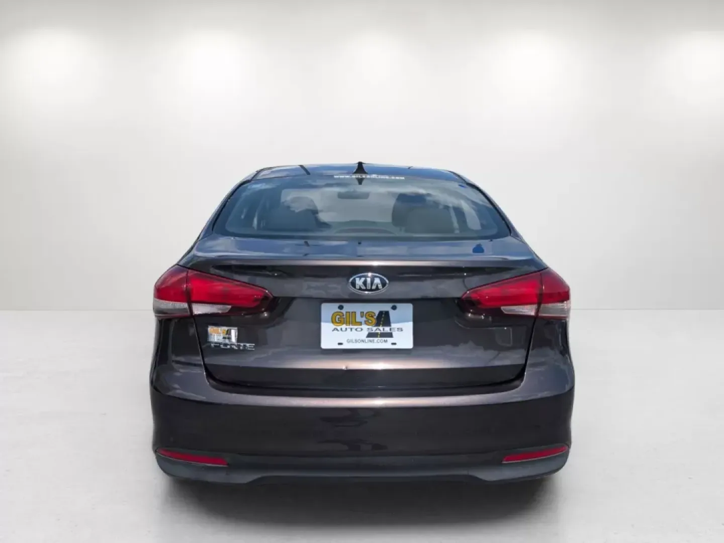 2018 /Black Kia Forte LX (3KPFK4A7XJE) with an Other engine, located at 1430 Gateway Drive, Opelika, AL, 36801, (334) 239-0944, 32.637871, -85.409790 - Are you on the hunt for a reliable vehicle that perfectly balances comfort, style, and affordability? Look no further than this stunning 2018 Kia Forte LX, available now at Gils Auto in Phenix City, Alabama. Whether you're commuting to work, running errands, or planning a weekend getaway, this sedan - Photo#5