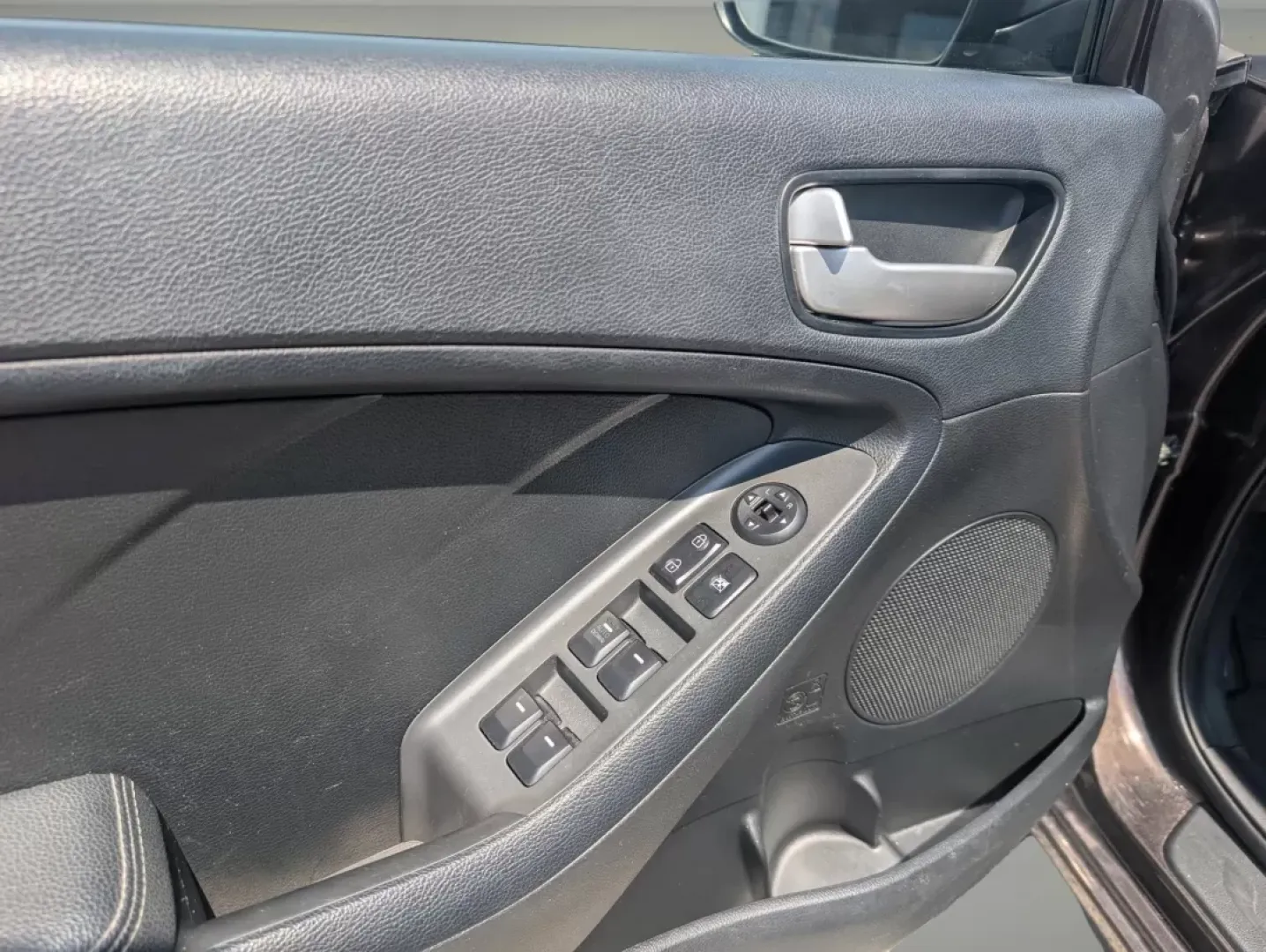 2018 /Black Kia Forte LX (3KPFK4A7XJE) with an Other engine, located at 1430 Gateway Drive, Opelika, AL, 36801, (334) 239-0944, 32.637871, -85.409790 - Are you on the hunt for a reliable vehicle that perfectly balances comfort, style, and affordability? Look no further than this stunning 2018 Kia Forte LX, available now at Gils Auto in Phenix City, Alabama. Whether you're commuting to work, running errands, or planning a weekend getaway, this sedan - Photo#8