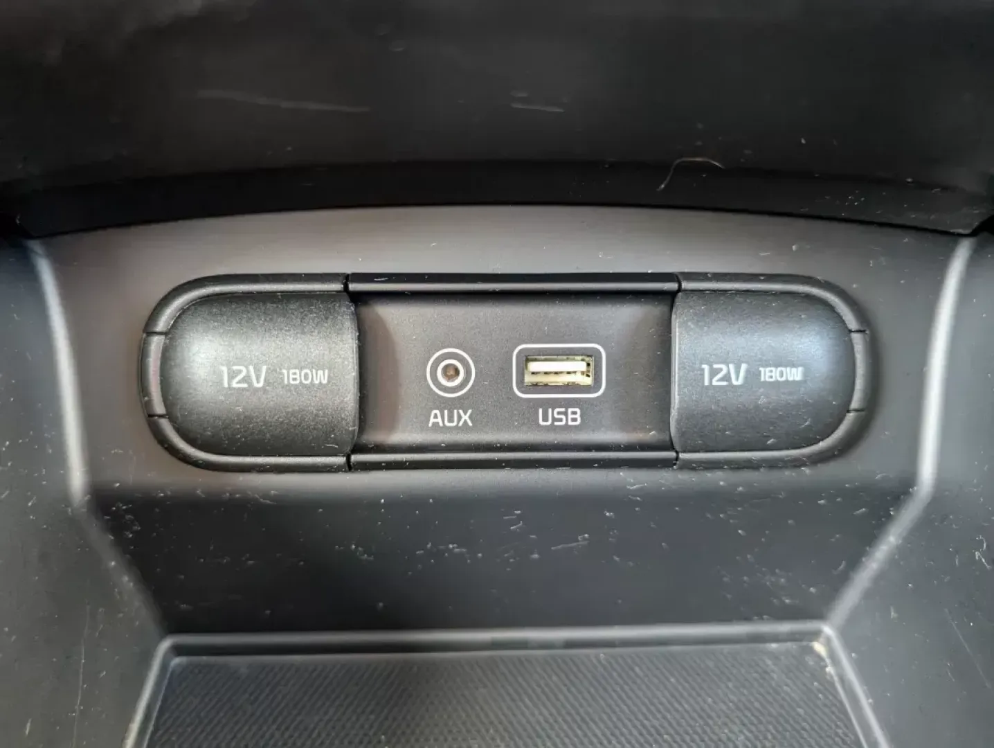 2018 /Satin Black Kia Sorento L (5XYPG4A38JG) with an Regular Unleaded I-4 2.4 L/144 engine, 6-Speed Automatic w/OD transmission, located at 1430 Gateway Drive, Opelika, AL, 36801, (334) 239-0944, 32.637871, -85.409790 - 2018 Kia Sorento L - Photo#12