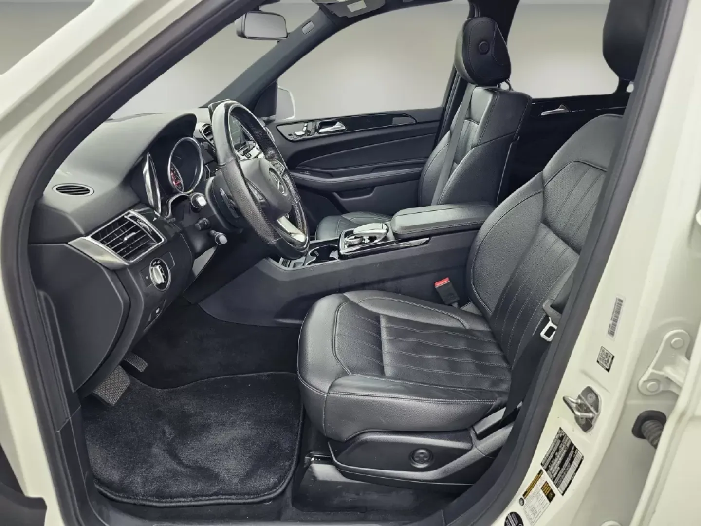 2018 /Black Mercedes-Benz GLE GLE 350 (4JGDA5JB6JB) with an Other engine, located at 1430 Gateway Drive, Opelika, AL, 36801, (334) 239-0944, 32.637871, -85.409790 - **Experience the Luxury of Driving with the 2018 Mercedes-Benz GLE 350: Perfect for Adventurers and Families Alike!**<br /> <br /> Ready to elevate your driving experience? The 2018 Mercedes-Benz GLE 350, available at Gils Auto in Phenix City, AL, is the quintessential SUV for those who seek a blend - Photo#9