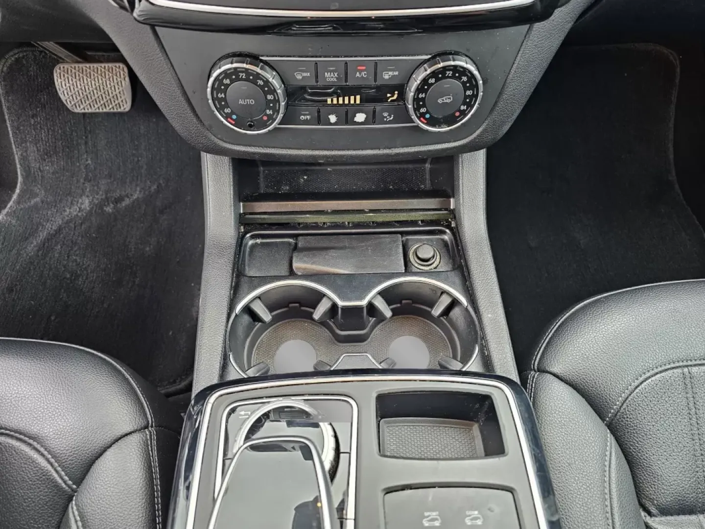 2018 /Black Mercedes-Benz GLE GLE 350 (4JGDA5JB6JB) with an Other engine, located at 1430 Gateway Drive, Opelika, AL, 36801, (334) 239-0944, 32.637871, -85.409790 - **Experience the Luxury of Driving with the 2018 Mercedes-Benz GLE 350: Perfect for Adventurers and Families Alike!**<br /> <br /> Ready to elevate your driving experience? The 2018 Mercedes-Benz GLE 350, available at Gils Auto in Phenix City, AL, is the quintessential SUV for those who seek a blend - Photo#12