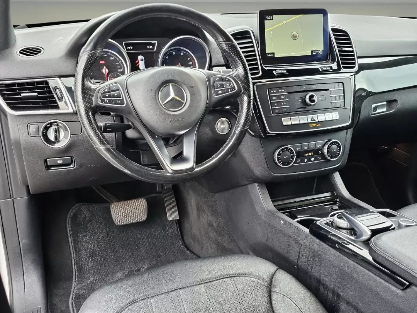 2018 /Black Mercedes-Benz GLE GLE 350 (4JGDA5JB6JB) with an Other engine, located at 1430 Gateway Drive, Opelika, AL, 36801, (334) 239-0944, 32.637871, -85.409790 - **Experience the Luxury of Driving with the 2018 Mercedes-Benz GLE 350: Perfect for Adventurers and Families Alike!**<br /> <br /> Ready to elevate your driving experience? The 2018 Mercedes-Benz GLE 350, available at Gils Auto in Phenix City, AL, is the quintessential SUV for those who seek a blend - Photo#15