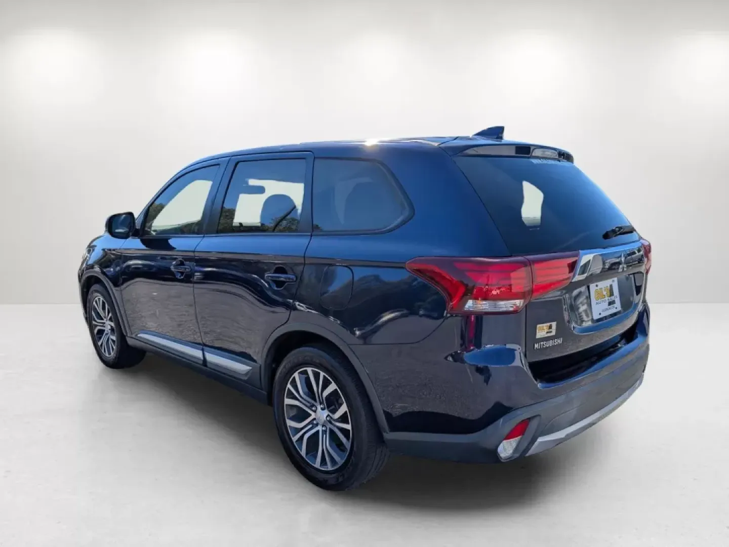 2018 Mitsubishi Outlander ES (JA4AD2A33JZ) with an Other engine, located at 1430 Gateway Drive, Opelika, AL, 36801, (334) 239-0944, 32.637871, -85.409790 - Are you ready for your next adventure? Look no further than this striking 2018 Mitsubishi Outlander ES, perfect for families on the go, weekend warriors, or anyone seeking a versatile and reliable SUV. With its spacious interior and advanced tech features, the Outlander is designed to enhance your l - Photo#6