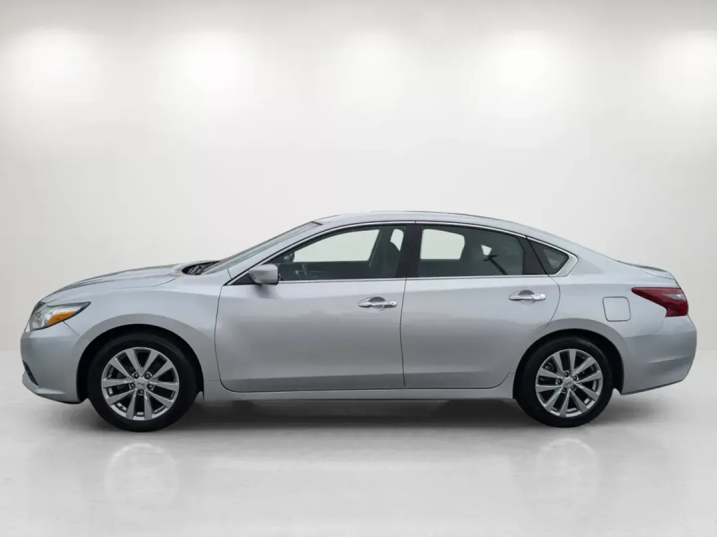 2018 /Charcoal Nissan Altima 2.5 SV (1N4AL3AP8JC) with an Other engine, located at 5115 14th Ave., Columbus, GA, 31904, (706) 323-0345, 32.511494, -84.971046 - **Discover Your Next Adventure with the 2018 Nissan Altima at Gils Auto in Opelika, AL!**<br /> <br /> Are you ready to elevate your daily commute or embark on unforgettable weekend road trips? Look no further than the stunning 2018 Nissan Altima, available now at Gils Auto, your trusted Buy Here Pa - Photo#8