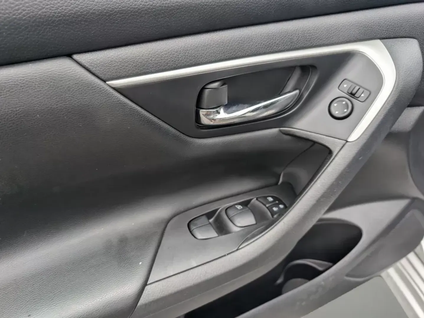 2018 /Charcoal Nissan Altima 2.5 SV (1N4AL3AP8JC) with an Other engine, located at 5115 14th Ave., Columbus, GA, 31904, (706) 323-0345, 32.511494, -84.971046 - **Discover Your Next Adventure with the 2018 Nissan Altima at Gils Auto in Opelika, AL!**<br /> <br /> Are you ready to elevate your daily commute or embark on unforgettable weekend road trips? Look no further than the stunning 2018 Nissan Altima, available now at Gils Auto, your trusted Buy Here Pa - Photo#9