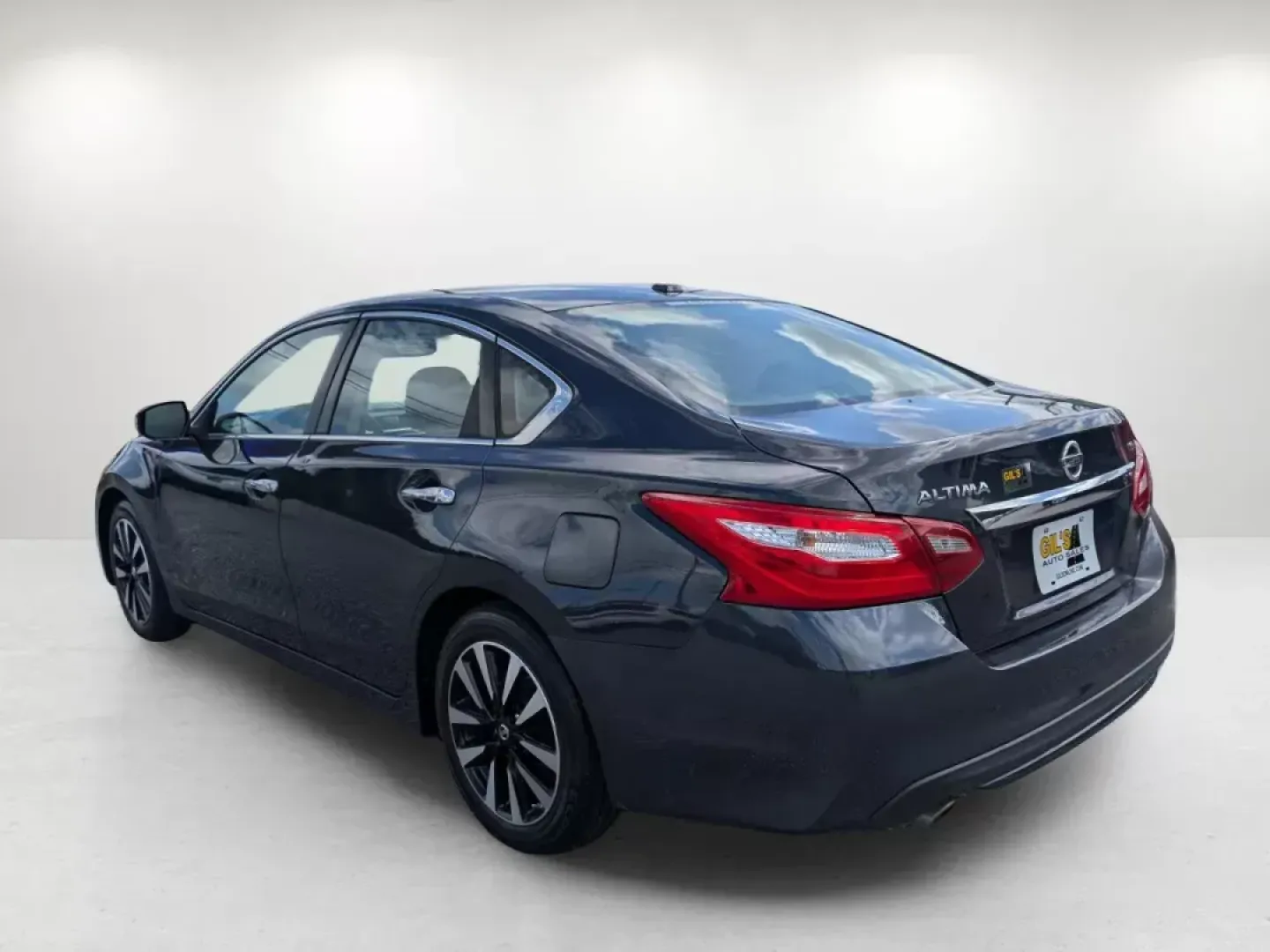 2018 /Charcoal Nissan Altima 2.5 SL (1N4AL3APXJC) with an Other engine, located at 1430 Gateway Drive, Opelika, AL, 36801, (334) 239-0944, 32.637871, -85.409790 - **Experience the Ultimate Blend of Comfort and Style with the 2018 Nissan Altima 2.5 SL at Gils Auto - Opelika, AL**<br /> <br /> Are you ready to elevate your daily commute or embark on weekend getaways in style? The 2018 Nissan Altima 2.5 SL is the perfect companion, seamlessly combining sophistic - Photo#6