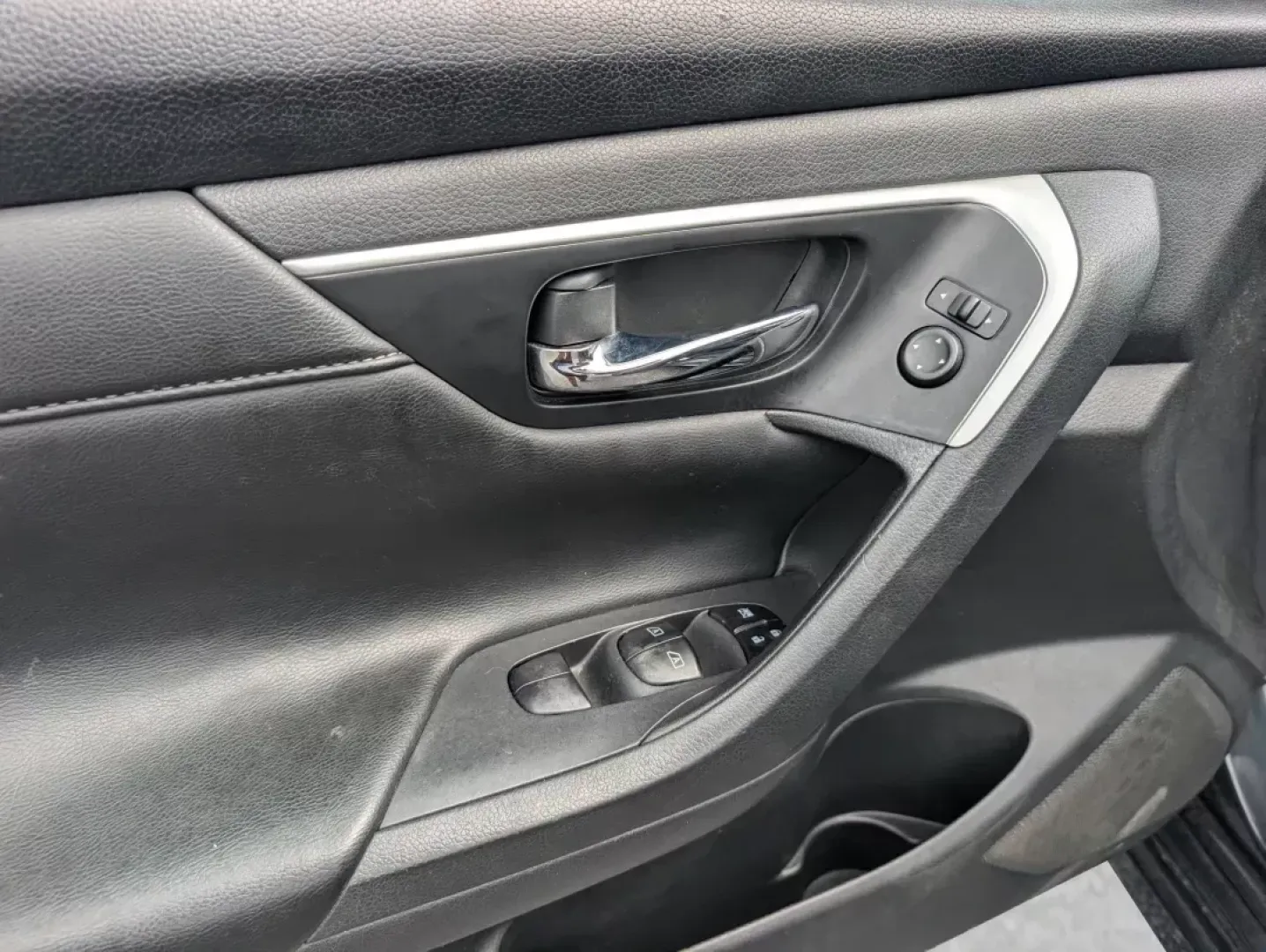 2018 /Charcoal Nissan Altima 2.5 SL (1N4AL3APXJC) with an Other engine, located at 1430 Gateway Drive, Opelika, AL, 36801, (334) 239-0944, 32.637871, -85.409790 - **Experience the Ultimate Blend of Comfort and Style with the 2018 Nissan Altima 2.5 SL at Gils Auto - Opelika, AL**<br /> <br /> Are you ready to elevate your daily commute or embark on weekend getaways in style? The 2018 Nissan Altima 2.5 SL is the perfect companion, seamlessly combining sophistic - Photo#8