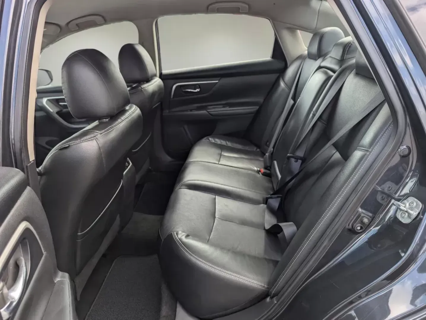 2018 /Charcoal Nissan Altima 2.5 SL (1N4AL3APXJC) with an Other engine, located at 1430 Gateway Drive, Opelika, AL, 36801, (334) 239-0944, 32.637871, -85.409790 - **Experience the Ultimate Blend of Comfort and Style with the 2018 Nissan Altima 2.5 SL at Gils Auto - Opelika, AL**<br /> <br /> Are you ready to elevate your daily commute or embark on weekend getaways in style? The 2018 Nissan Altima 2.5 SL is the perfect companion, seamlessly combining sophistic - Photo#10