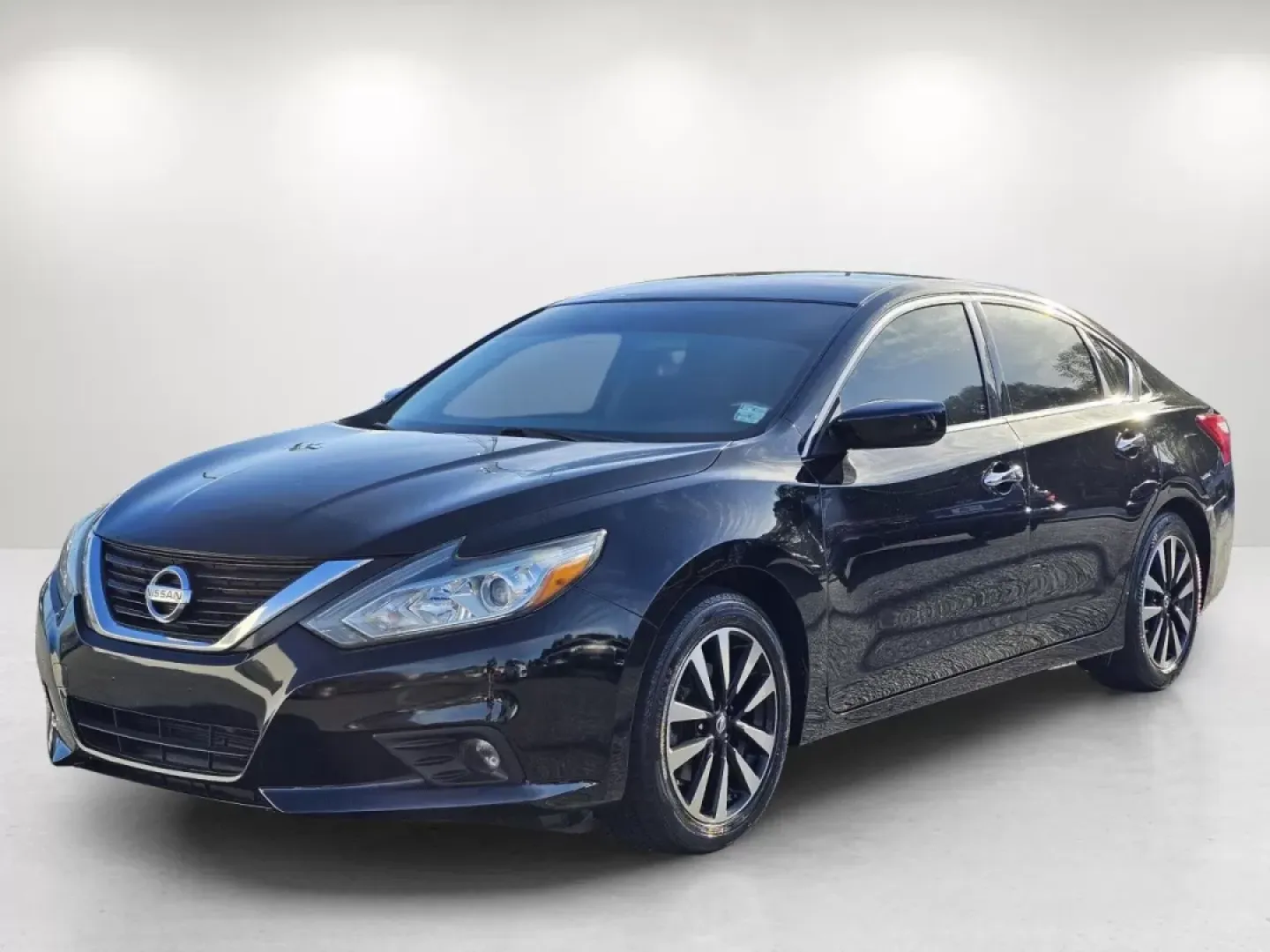 2018 /Charcoal Nissan Altima 2.5 SV (1N4AL3AP8JC) with an Other engine, located at 3959 U.S. 80 W, Phenix City, AL, 36870, (334) 297-4885, 32.469296, -85.135185 - **Experience Life on the Road with the 2018 Nissan Altima Perfect for Your Next Adventure!**<br /> <br /> Are you ready to elevate your daily commute or embark on weekend getaways? Look no further than this stunning 2018 Nissan Altima 2.5 SV, available now at Gils Auto in Phenix City, AL! This seda - Photo#1