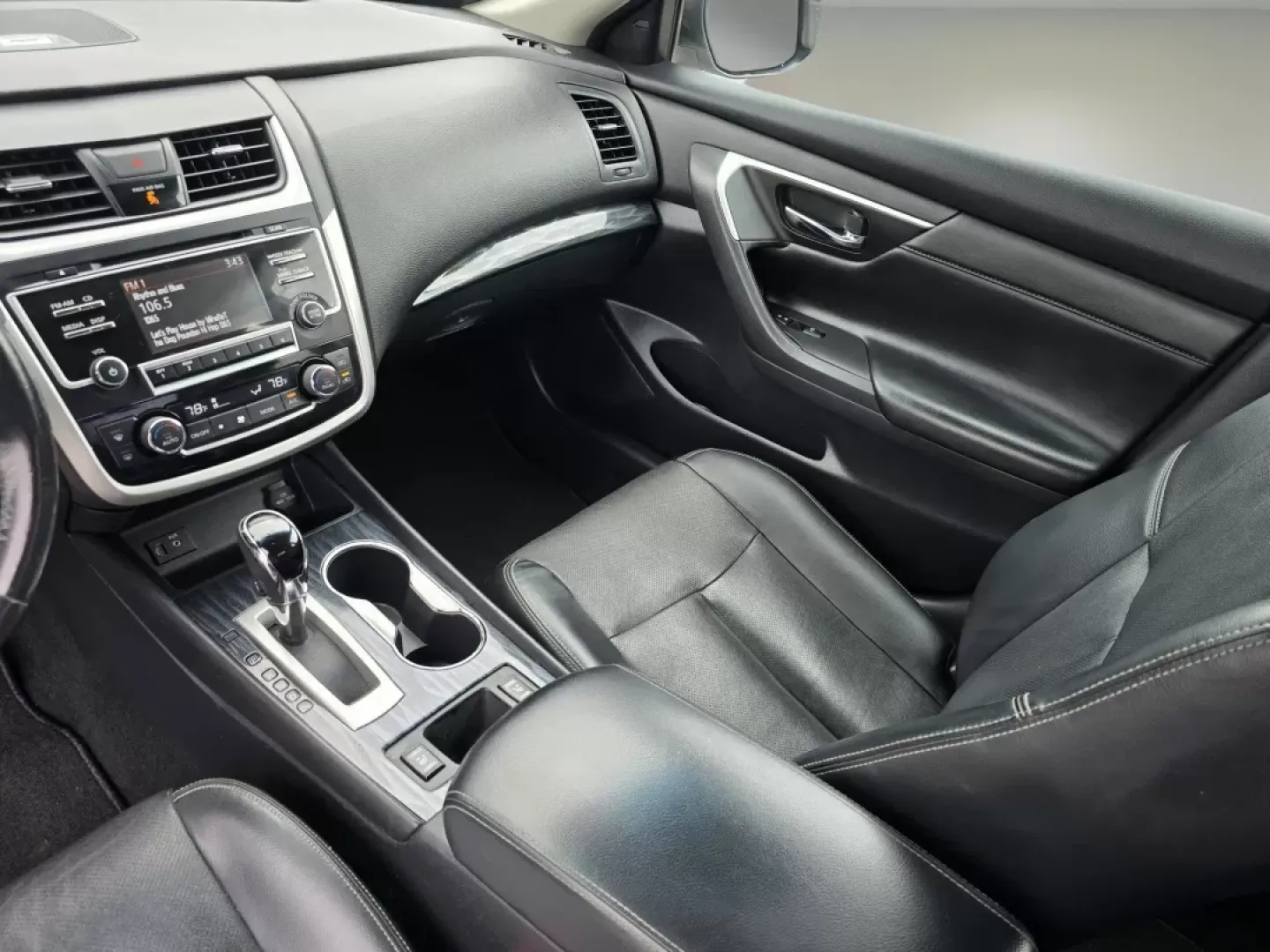 2018 /Charcoal Nissan Altima 2.5 SL (1N4AL3AP4JC) with an Other engine, located at 1430 Gateway Drive, Opelika, AL, 36801, (334) 239-0944, 32.637871, -85.409790 - ### Discover the 2018 Nissan Altima 2.5 SL Your Perfect Commuter Companion!<br /> <br /> Are you searching for a reliable vehicle that seamlessly fits into your busy lifestyle? Look no further than this stunning 2018 Nissan Altima 2.5 SL, now available at Gils Auto in Phenix City, AL! This sedan is - Photo#14