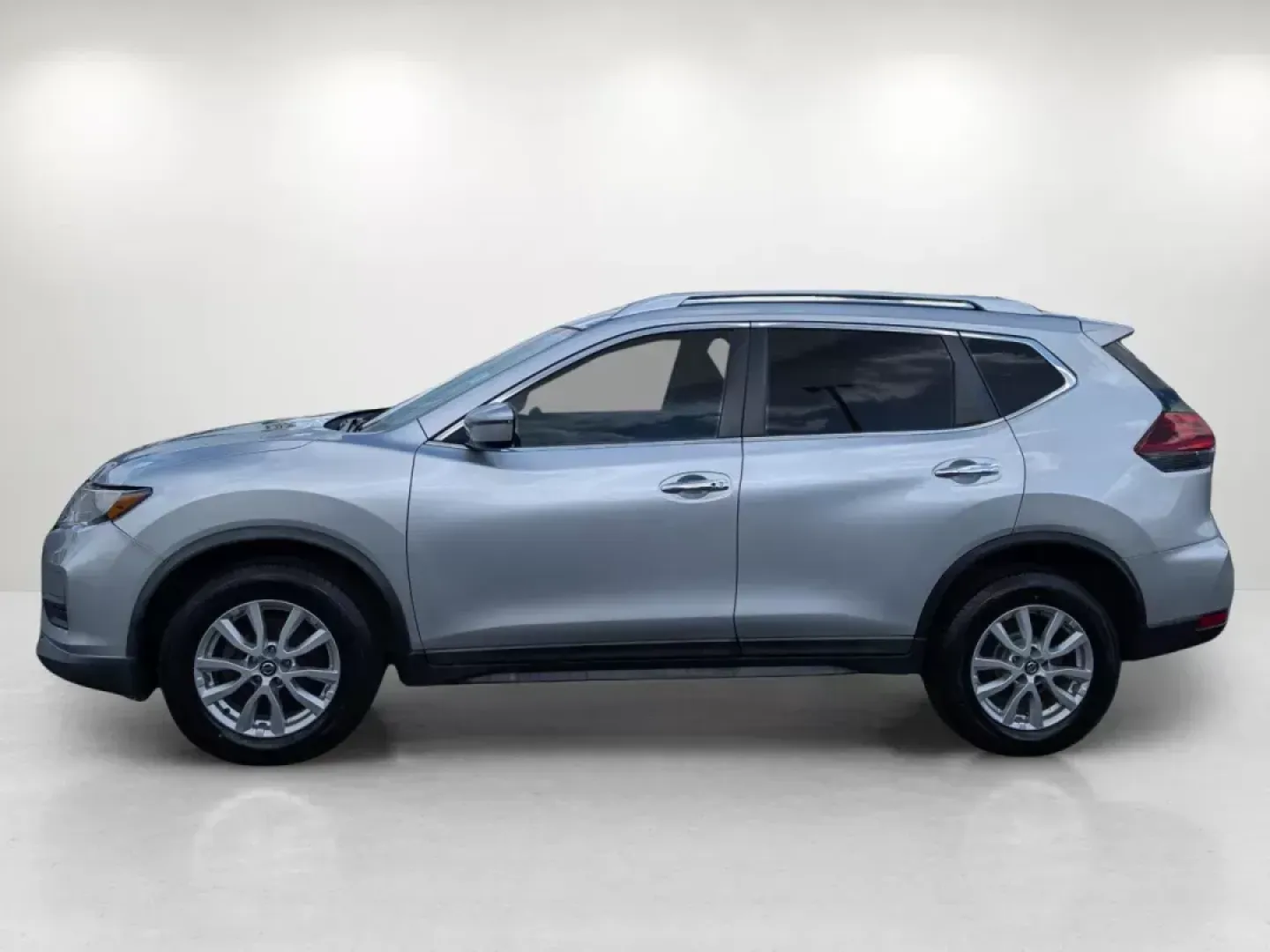 2018 /Charcoal Nissan Rogue SV (KNMAT2MVXJP) with an Regular Unleaded I-4 2.5 L/152 engine, 1-Speed CVT w/OD transmission, located at 7000 Northlake Connector, Columbus, GA, 31904, (706) 987-8085, 32.524975, -84.978134 - 2018 Nissan Rogue SV - Photo#7