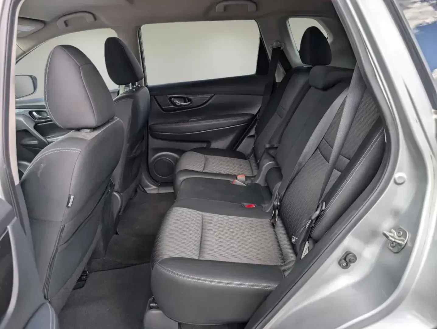 2018 /Charcoal Nissan Rogue SV (KNMAT2MVXJP) with an Regular Unleaded I-4 2.5 L/152 engine, 1-Speed CVT w/OD transmission, located at 7000 Northlake Connector, Columbus, GA, 31904, (706) 987-8085, 32.524975, -84.978134 - 2018 Nissan Rogue SV - Photo#10
