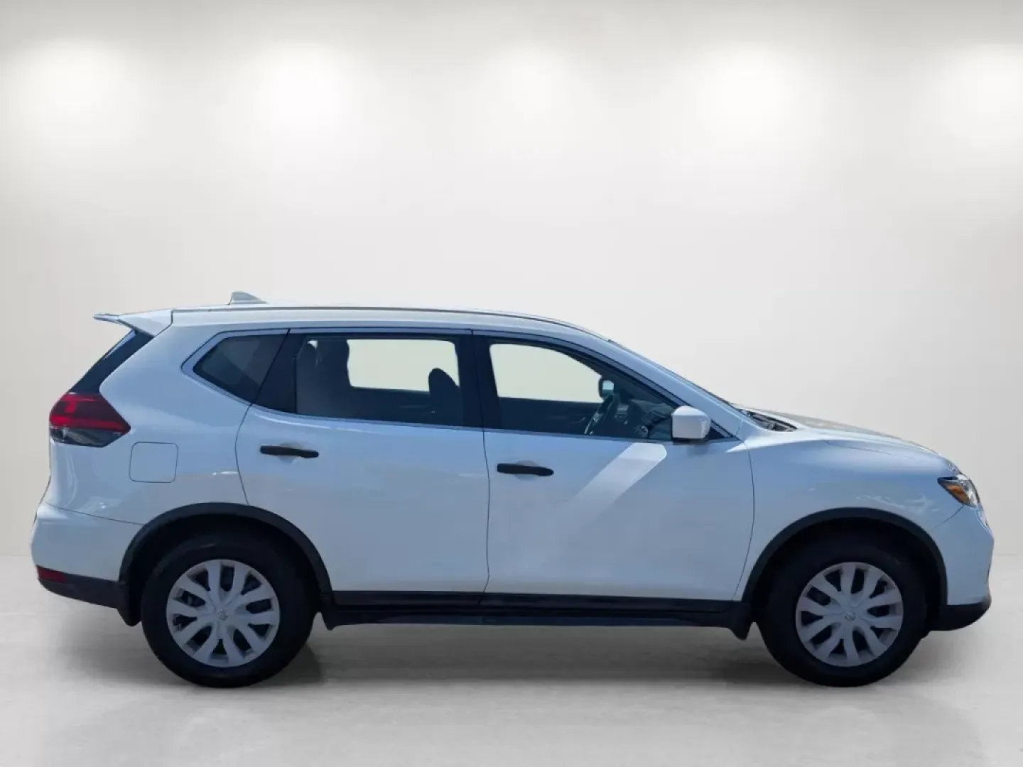 2018 /Charcoal Nissan Rogue S (5N1AT2MT1JC) with an Other engine, located at 1430 Gateway Drive, Opelika, AL, 36801, (334) 239-0944, 32.637871, -85.409790 - **Adventure Awaits with this 2018 Nissan Rogue at Gils Auto!**<br /> <br /> Are you ready to elevate your lifestyle and embark on unforgettable journeys? Whether you're planning family outings, weekend getaways, or commuting to work, the 2018 Nissan Rogue is the perfect companion. With its spacious - Photo#3