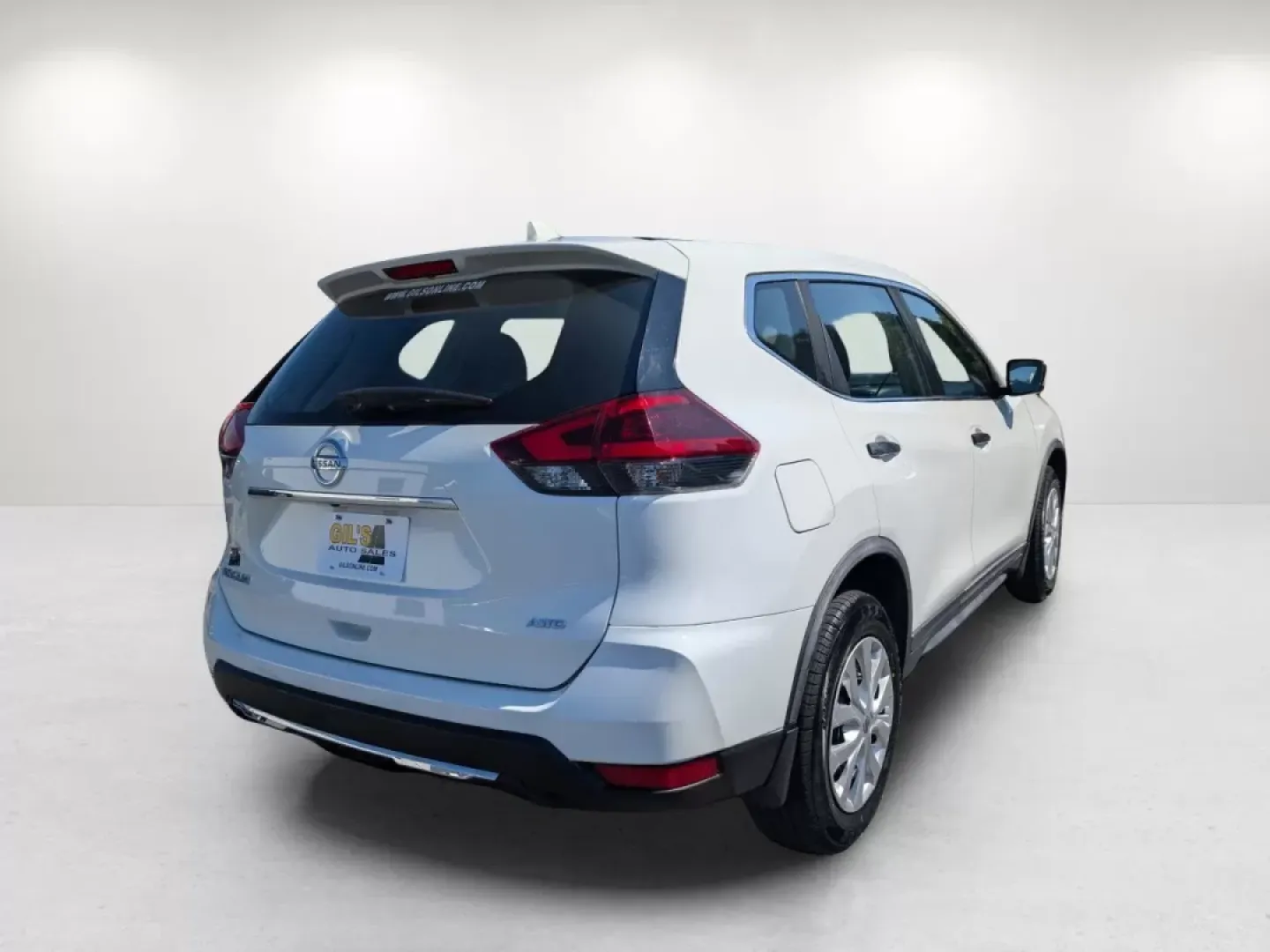 2018 /Charcoal Nissan Rogue S (KNMAT2MV1JP) with an Other engine, located at 804 22nd Ave, Phenix City, AL, 36870, (334) 297-1860, 32.484749, -85.024475 - Elevate your adventures and embrace a lifestyle full of exploration with this stunning 2018 Nissan Rogue S, available now at Gils Auto - Phenix City #2! Perfect for families needing a reliable vehicle, commuters seeking comfort, or anyone ready for weekend getaways, this versatile SUV is designed to - Photo#5