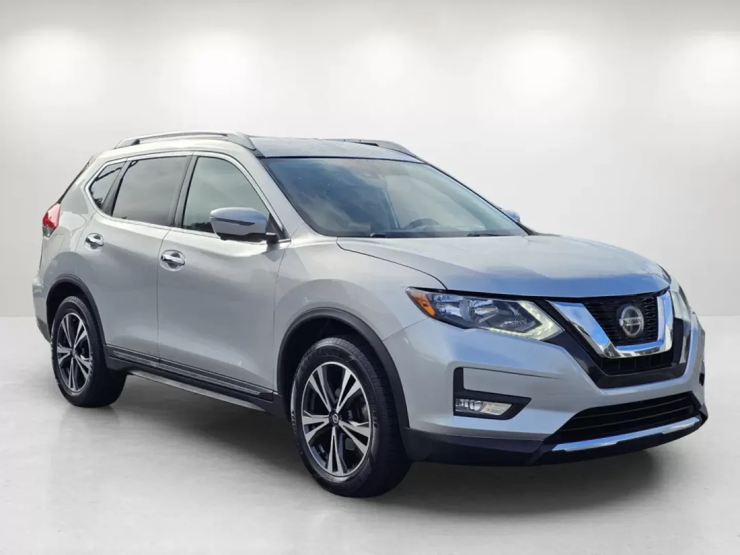 2018 /Charcoal Nissan Rogue SL (JN8AT2MTXJW) with an Other engine, located at 804 22nd Ave, Phenix City, AL, 36870, (334) 297-1860, 32.484749, -85.024475 - Elevate your daily driving experience with the stunning 2018 Nissan Rogue SL, a versatile SUV designed for those who prioritize both style and functionality. Whether you're a growing family seeking ample space, a commuter craving comfort during long drives, or an adventurer looking for reliability o - Photo#2