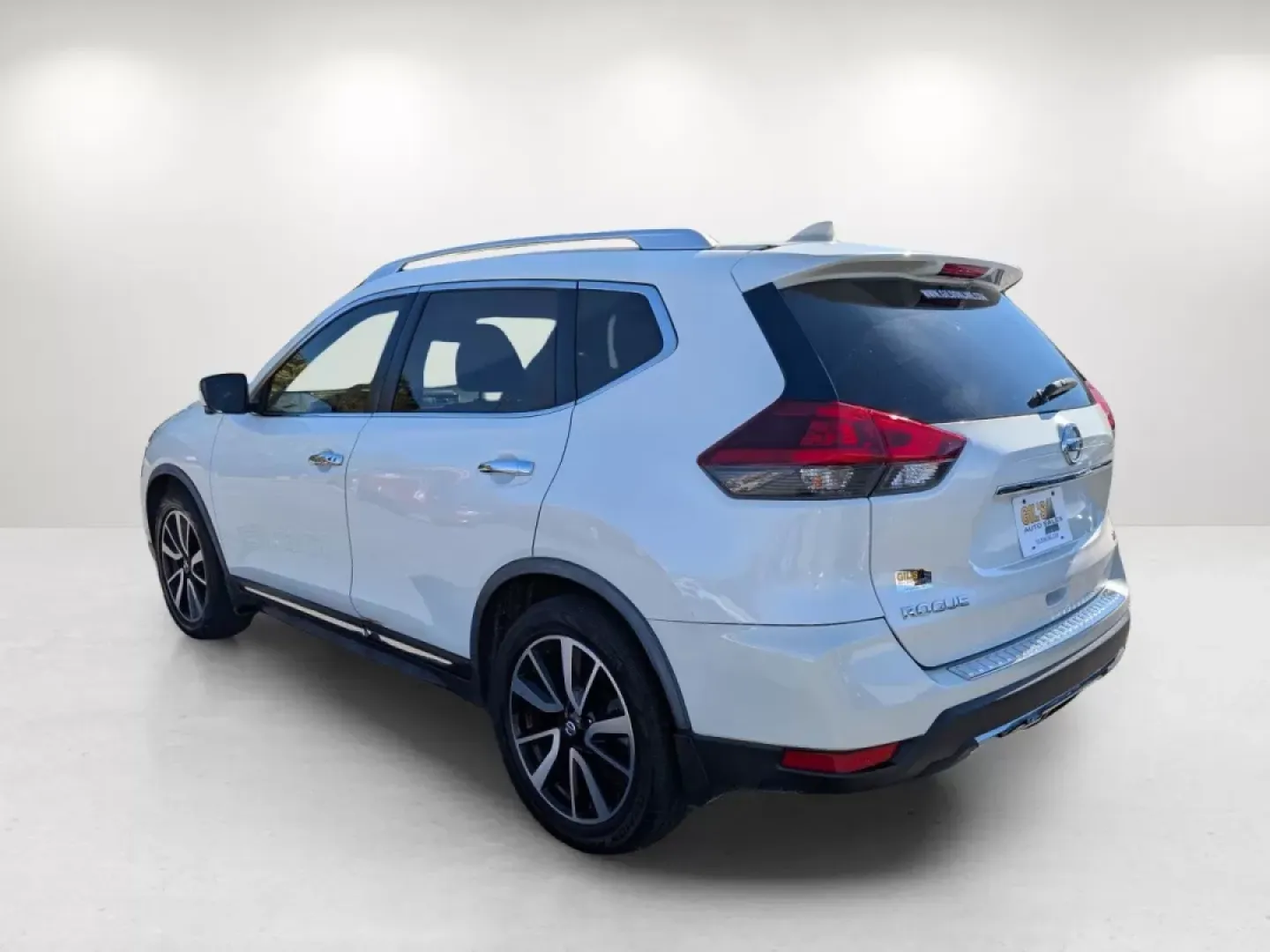 2018 /Platinum Nissan Rogue SL (JN8AT2MTXJW) with an Other engine, located at 1430 Gateway Drive, Opelika, AL, 36801, (334) 239-0944, 32.637871, -85.409790 - **Discover Your Next Adventure with the 2018 Nissan Rogue SL at Gils Auto!**<br /> <br /> Are you ready to elevate your daily commute or embark on weekend adventures with friends and family? Look no further than this stunning 2018 Nissan Rogue SL, available now at Gils Auto, your premier Buy Here Pa - Photo#6
