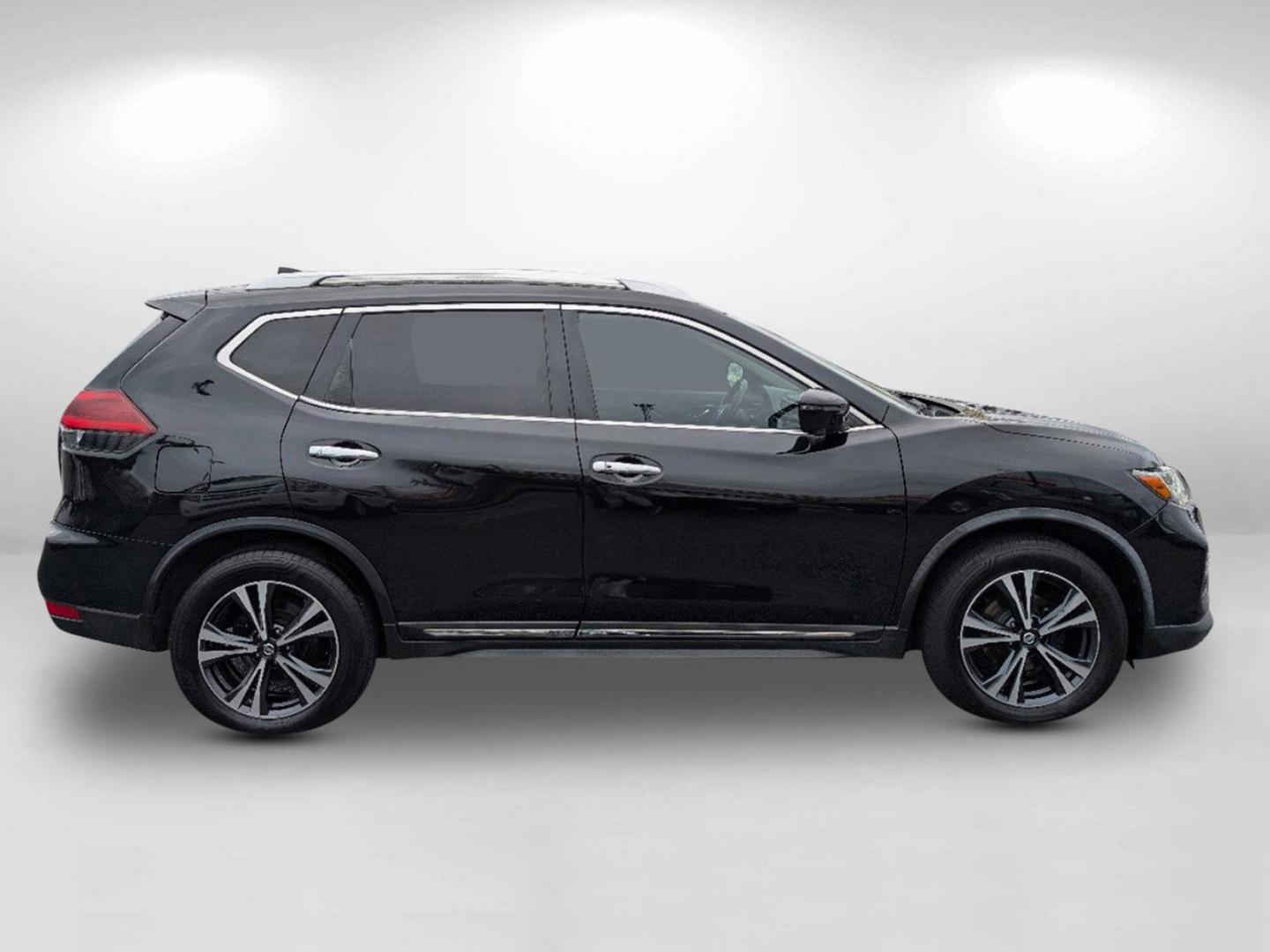 2018 /Charcoal Nissan Rogue SL (JN8AT2MT9JW) with an Regular Unleaded I-4 2.5 L/152 engine, 1-Speed CVT w/OD transmission, located at 3959 U.S. 80 W, Phenix City, AL, 36870, (334) 297-4885, 32.469296, -85.135185 - 2018 Nissan Rogue SL - Photo#10