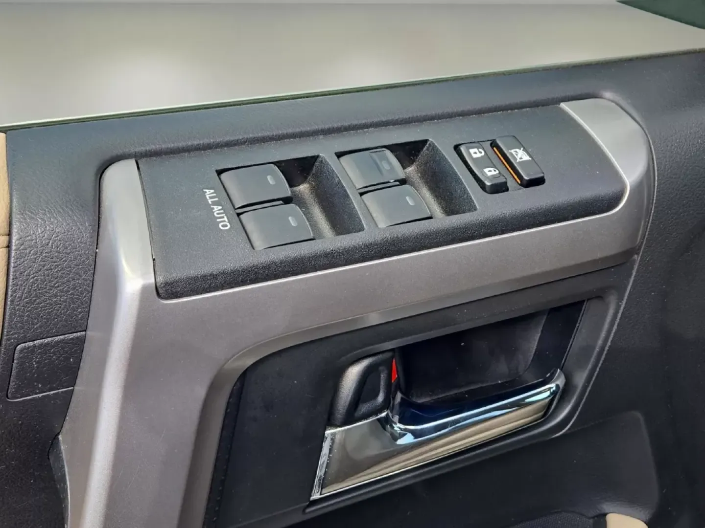 2018 Toyota 4Runner Limited (JTEZU5JR9J5) with an Other engine, located at 521 Old Farm Lane Rd, Prattville, AL, 36066, (334) 325-1505, 32.482460, -86.416367 - **Adventure Awaits: Explore the 2018 Toyota 4Runner at Gils Auto in Prattville!**<br /> <br /> Are you ready for your next adventure? Whether you're hitting the road with friends, making weekend getaways, or simply needing a reliable SUV for your daily commute, the 2018 Toyota 4Runner is the perfect - Photo#9