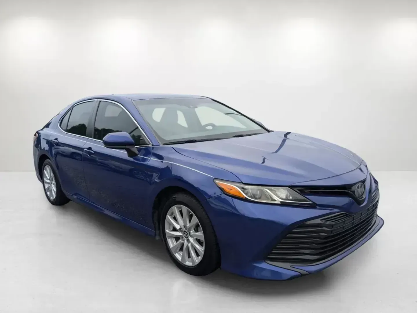 2018 Toyota Camry LE (4T1B11HK8JU) with an Other engine, located at 1430 Gateway Drive, Opelika, AL, 36801, (334) 239-0944, 32.637871, -85.409790 - **Drive Your Life Forward with the 2018 Toyota Camry LE: Perfect for Families and Commuters Alike!**<br /> <br /> Are you searching for a reliable sedan that enhances your daily commute while ensuring comfort and safety for your family? Look no further than the 2018 Toyota Camry LE, available now at - Photo#2