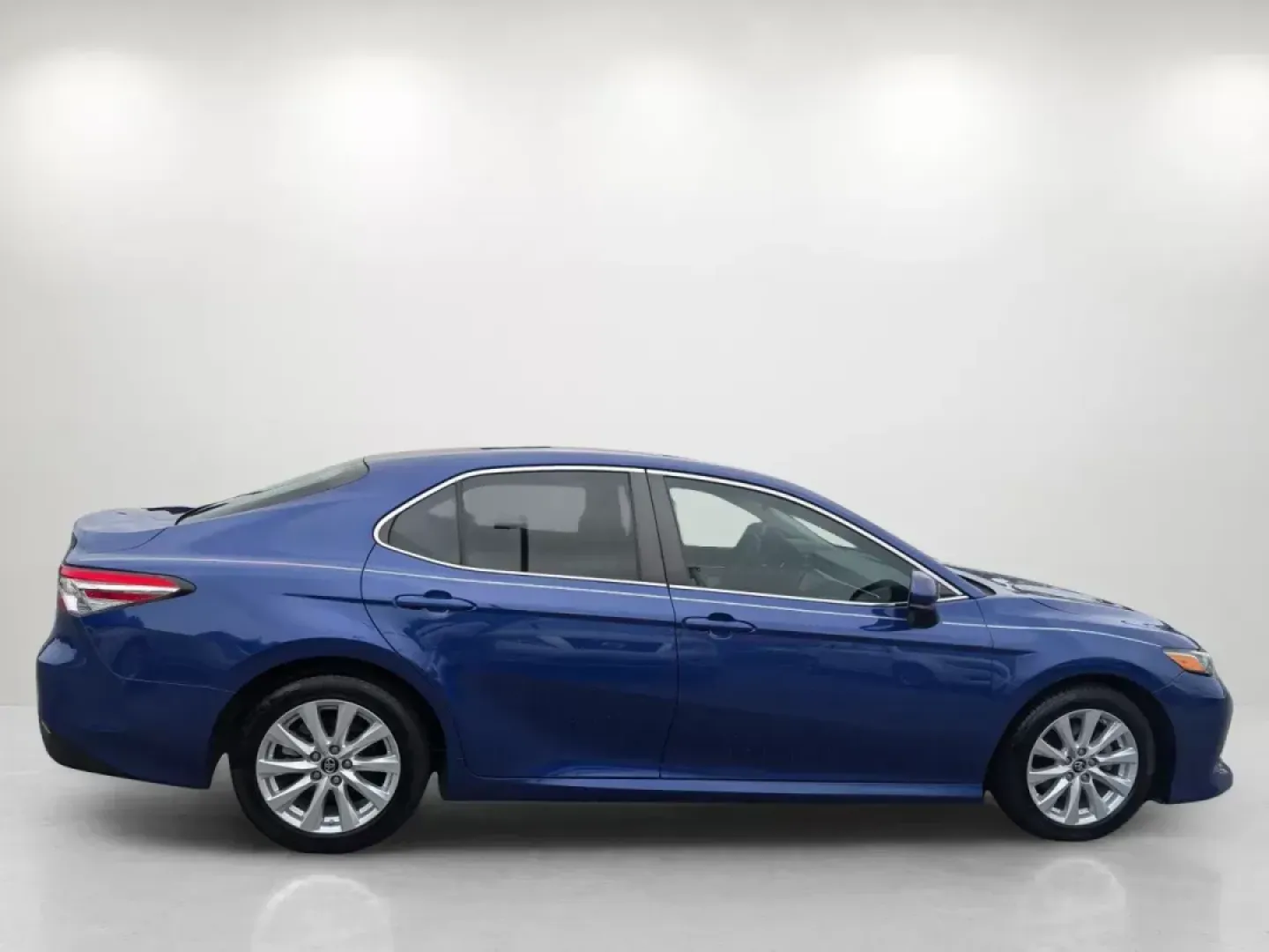 2018 Toyota Camry LE (4T1B11HK8JU) with an Other engine, located at 1430 Gateway Drive, Opelika, AL, 36801, (334) 239-0944, 32.637871, -85.409790 - **Drive Your Life Forward with the 2018 Toyota Camry LE: Perfect for Families and Commuters Alike!**<br /> <br /> Are you searching for a reliable sedan that enhances your daily commute while ensuring comfort and safety for your family? Look no further than the 2018 Toyota Camry LE, available now at - Photo#3