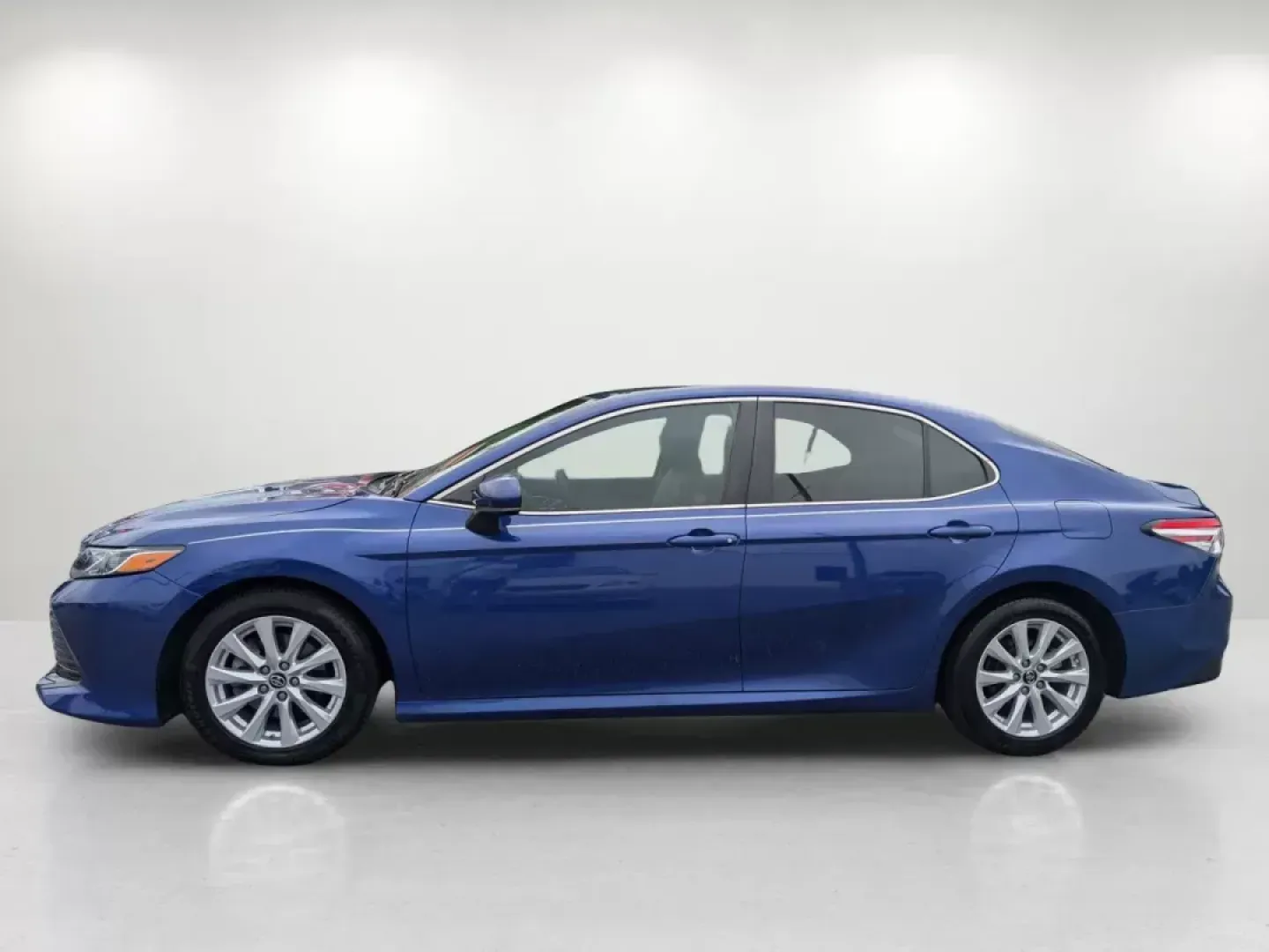 2018 Toyota Camry LE (4T1B11HK8JU) with an Other engine, located at 1430 Gateway Drive, Opelika, AL, 36801, (334) 239-0944, 32.637871, -85.409790 - **Drive Your Life Forward with the 2018 Toyota Camry LE: Perfect for Families and Commuters Alike!**<br /> <br /> Are you searching for a reliable sedan that enhances your daily commute while ensuring comfort and safety for your family? Look no further than the 2018 Toyota Camry LE, available now at - Photo#7