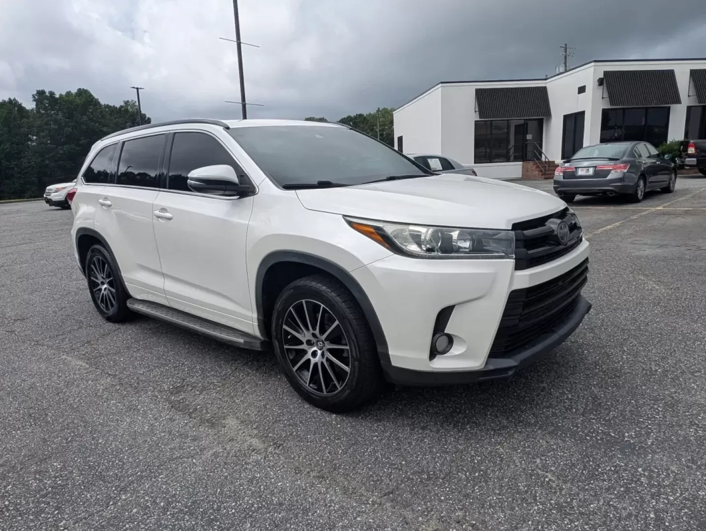 2018 Toyota Highlander (5TDKZRFH0JS) with an Other engine, located at 3959 U.S. 80 W, Phenix City, AL, 36870, (334) 297-4885, 32.469296, -85.135185 - **Experience Unmatched Versatility with the 2018 Toyota Highlander at Gils Auto - Your Buy Here Pay Here Dealership in Phenix City, AL!**<br /> <br /> Are you ready to elevate your family adventures, daily commutes, or weekend getaways? Meet the 2018 Toyota Highlander, the perfect blend of comfort, - Photo#2