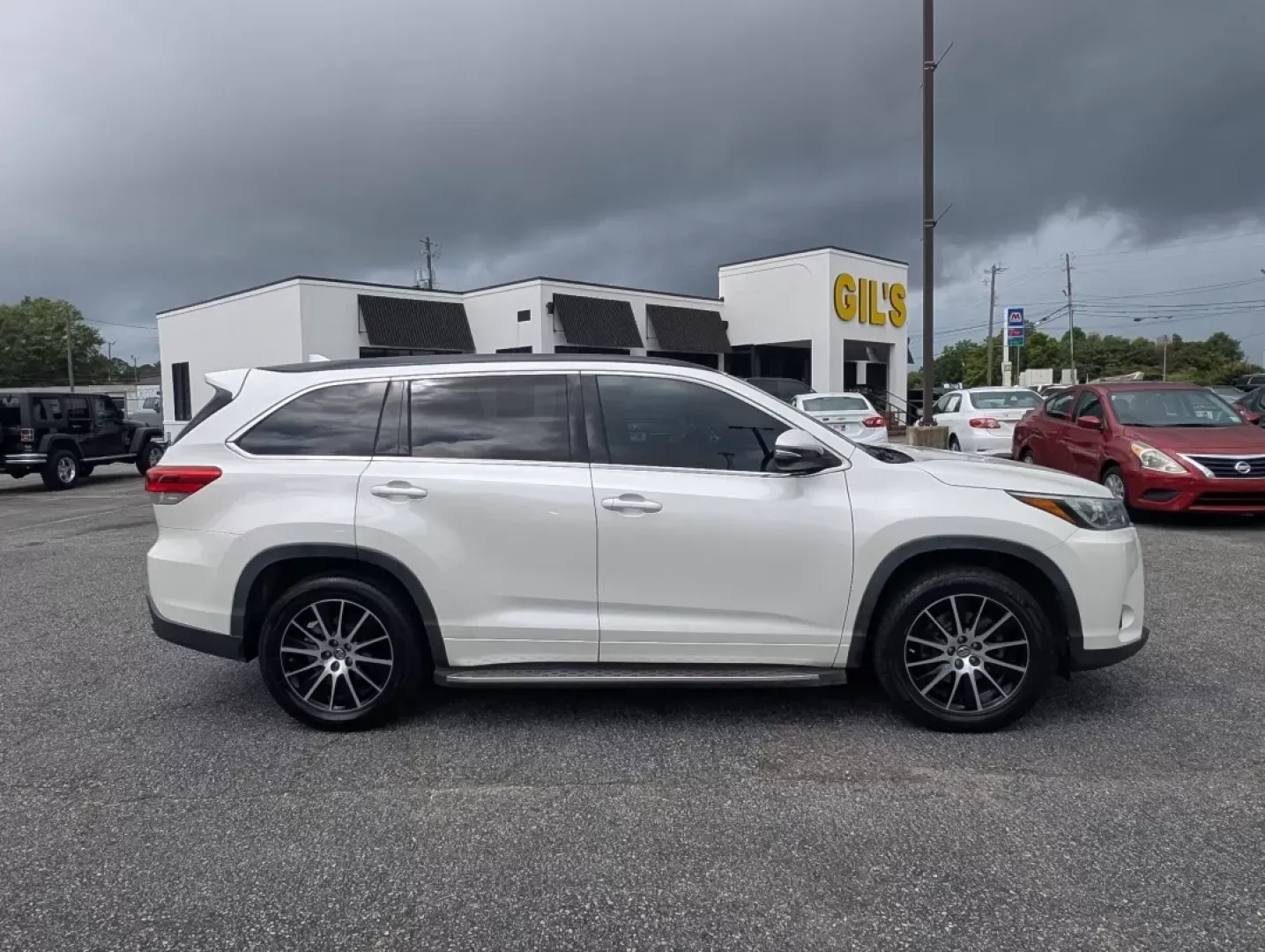2018 Toyota Highlander (5TDKZRFH0JS) with an Other engine, located at 3959 U.S. 80 W, Phenix City, AL, 36870, (334) 297-4885, 32.469296, -85.135185 - **Experience Unmatched Versatility with the 2018 Toyota Highlander at Gils Auto - Your Buy Here Pay Here Dealership in Phenix City, AL!**<br /> <br /> Are you ready to elevate your family adventures, daily commutes, or weekend getaways? Meet the 2018 Toyota Highlander, the perfect blend of comfort, - Photo#3
