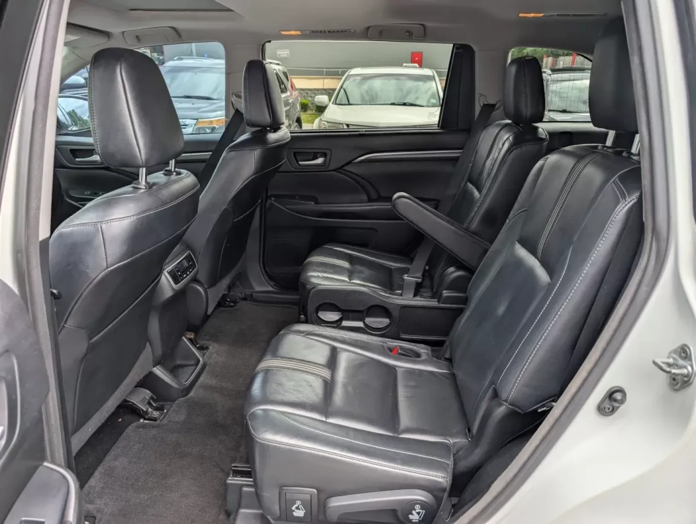 2018 Toyota Highlander (5TDKZRFH0JS) with an Other engine, located at 3959 U.S. 80 W, Phenix City, AL, 36870, (334) 297-4885, 32.469296, -85.135185 - **Experience Unmatched Versatility with the 2018 Toyota Highlander at Gils Auto - Your Buy Here Pay Here Dealership in Phenix City, AL!**<br /> <br /> Are you ready to elevate your family adventures, daily commutes, or weekend getaways? Meet the 2018 Toyota Highlander, the perfect blend of comfort, - Photo#10