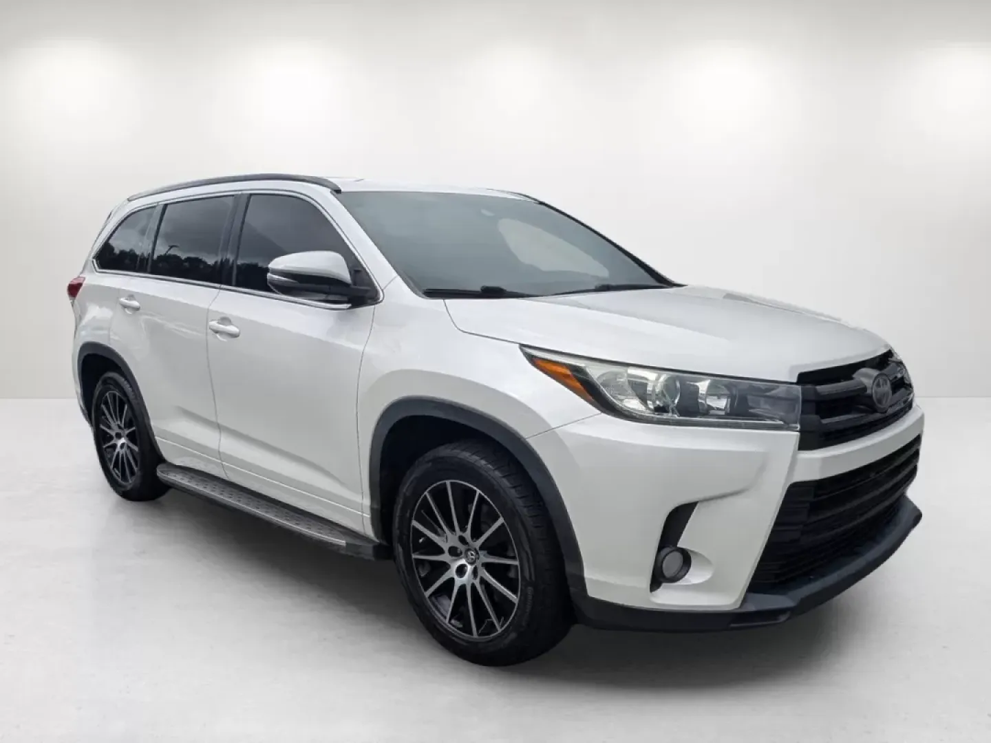 2018 Toyota Highlander (5TDKZRFH0JS) with an Other engine, located at 5115 14th Ave., Columbus, GA, 31904, (706) 323-0345, 32.511494, -84.971046 - **Experience Unmatched Versatility with the 2018 Toyota Highlander at Gils Auto - Your Buy Here Pay Here Dealership in Phenix City, AL!**<br /> <br /> Are you ready to elevate your family adventures, daily commutes, or weekend getaways? Meet the 2018 Toyota Highlander, the perfect blend of comfort, - Photo#3