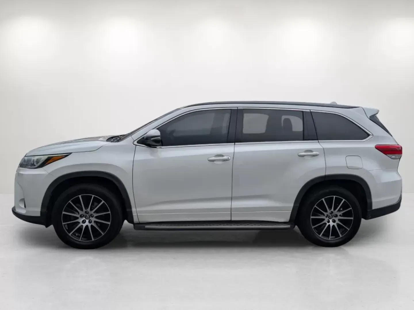 2018 Toyota Highlander (5TDKZRFH0JS) with an Other engine, located at 5115 14th Ave., Columbus, GA, 31904, (706) 323-0345, 32.511494, -84.971046 - **Experience Unmatched Versatility with the 2018 Toyota Highlander at Gils Auto - Your Buy Here Pay Here Dealership in Phenix City, AL!**<br /> <br /> Are you ready to elevate your family adventures, daily commutes, or weekend getaways? Meet the 2018 Toyota Highlander, the perfect blend of comfort, - Photo#8