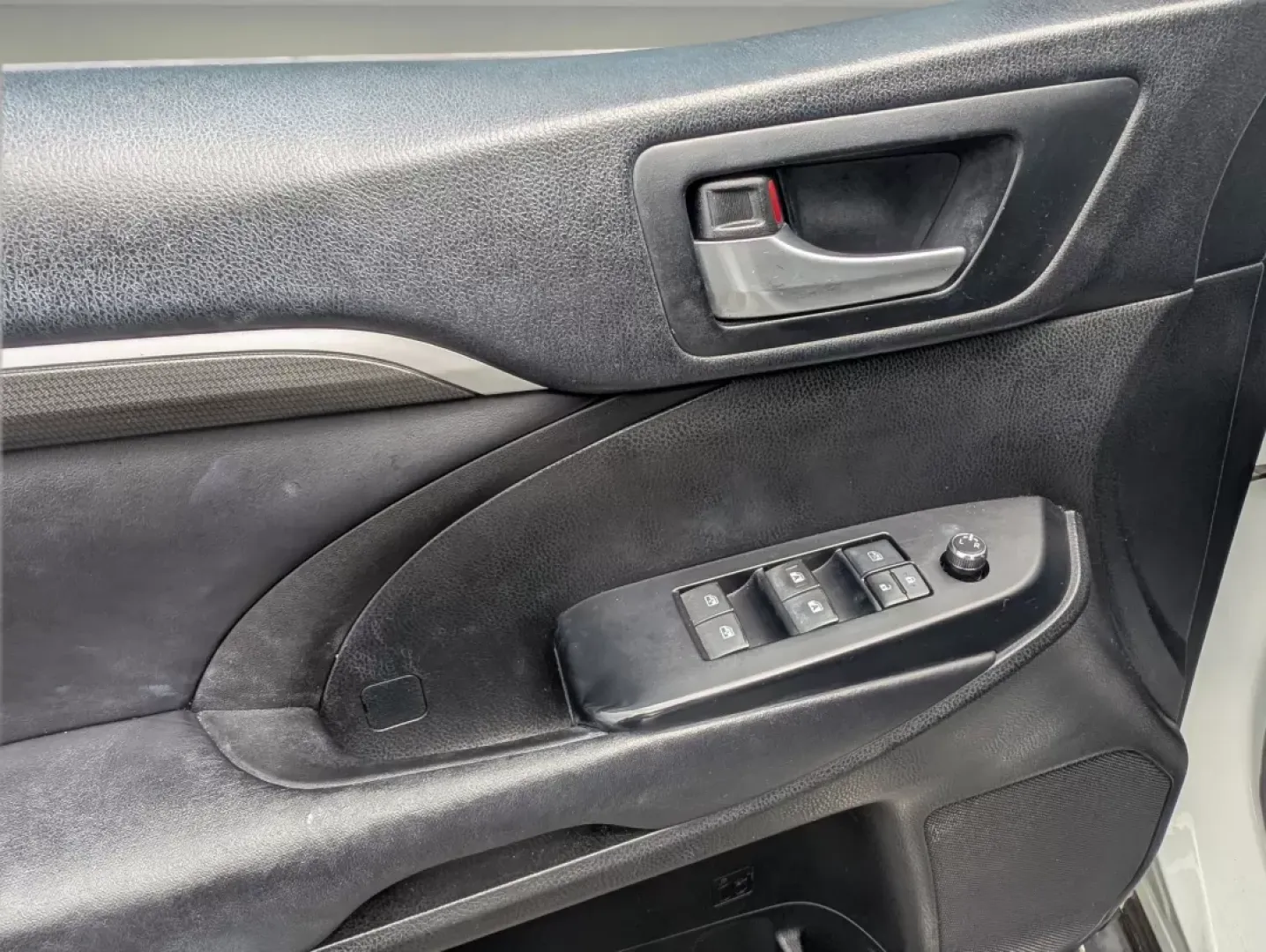 2018 Toyota Highlander (5TDKZRFH0JS) with an Other engine, located at 5115 14th Ave., Columbus, GA, 31904, (706) 323-0345, 32.511494, -84.971046 - **Experience Unmatched Versatility with the 2018 Toyota Highlander at Gils Auto - Your Buy Here Pay Here Dealership in Phenix City, AL!**<br /> <br /> Are you ready to elevate your family adventures, daily commutes, or weekend getaways? Meet the 2018 Toyota Highlander, the perfect blend of comfort, - Photo#9