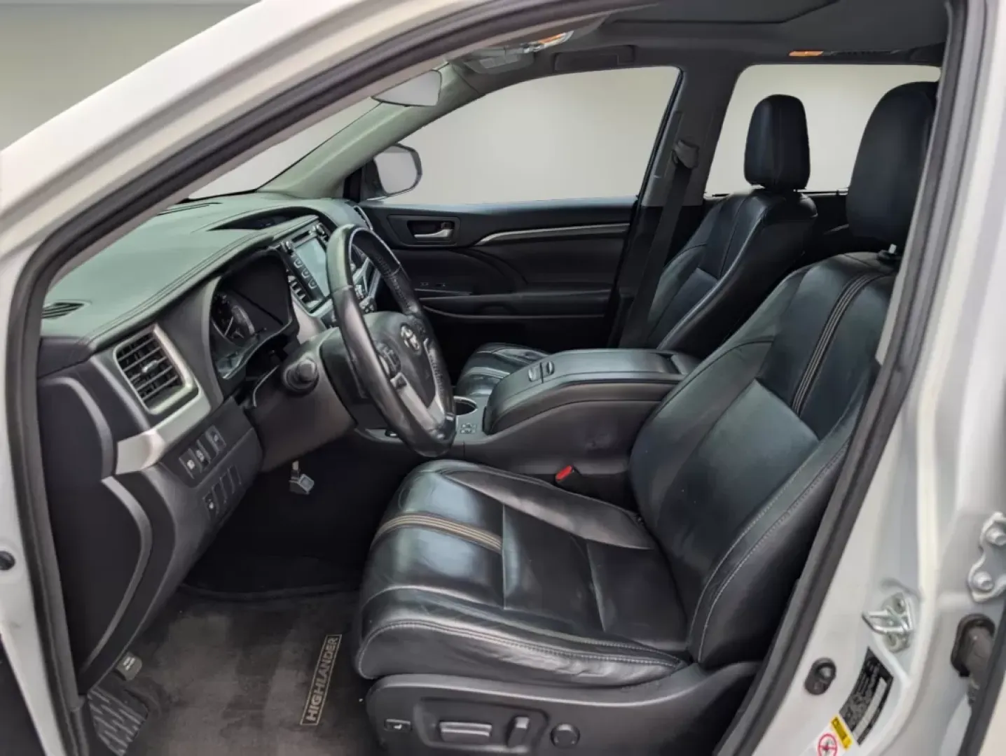 2018 Toyota Highlander (5TDKZRFH0JS) with an Other engine, located at 5115 14th Ave., Columbus, GA, 31904, (706) 323-0345, 32.511494, -84.971046 - **Experience Unmatched Versatility with the 2018 Toyota Highlander at Gils Auto - Your Buy Here Pay Here Dealership in Phenix City, AL!**<br /> <br /> Are you ready to elevate your family adventures, daily commutes, or weekend getaways? Meet the 2018 Toyota Highlander, the perfect blend of comfort, - Photo#10