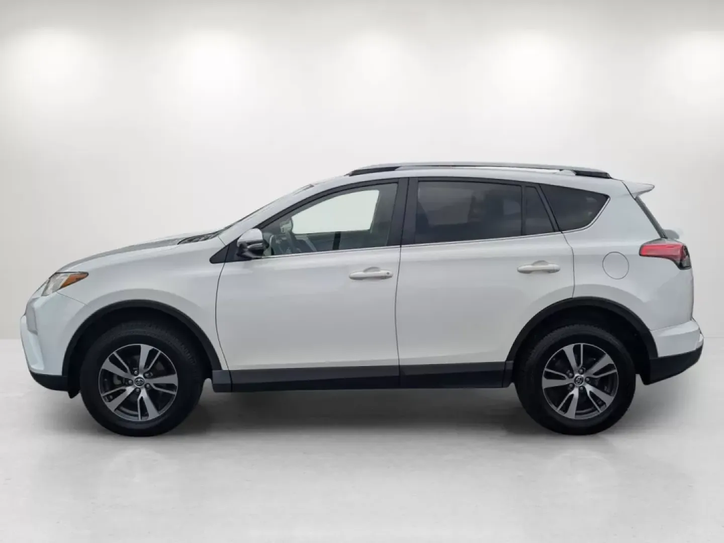 2018 Toyota RAV4 XLE (JTMWFREV7JJ) with an Other engine, located at 7000 Northlake Connector, Columbus, GA, 31904, (706) 987-8085, 32.524975, -84.978134 - **Discover Your Next Adventure with the 2018 Toyota RAV4 at Gils Auto - Phenix City!** <br /> <br /> Are you ready to elevate your lifestyle? Whether you're a busy professional navigating your daily commute, a growing family seeking space and comfort, or an adventurous soul ready for weekend getawa - Photo#7