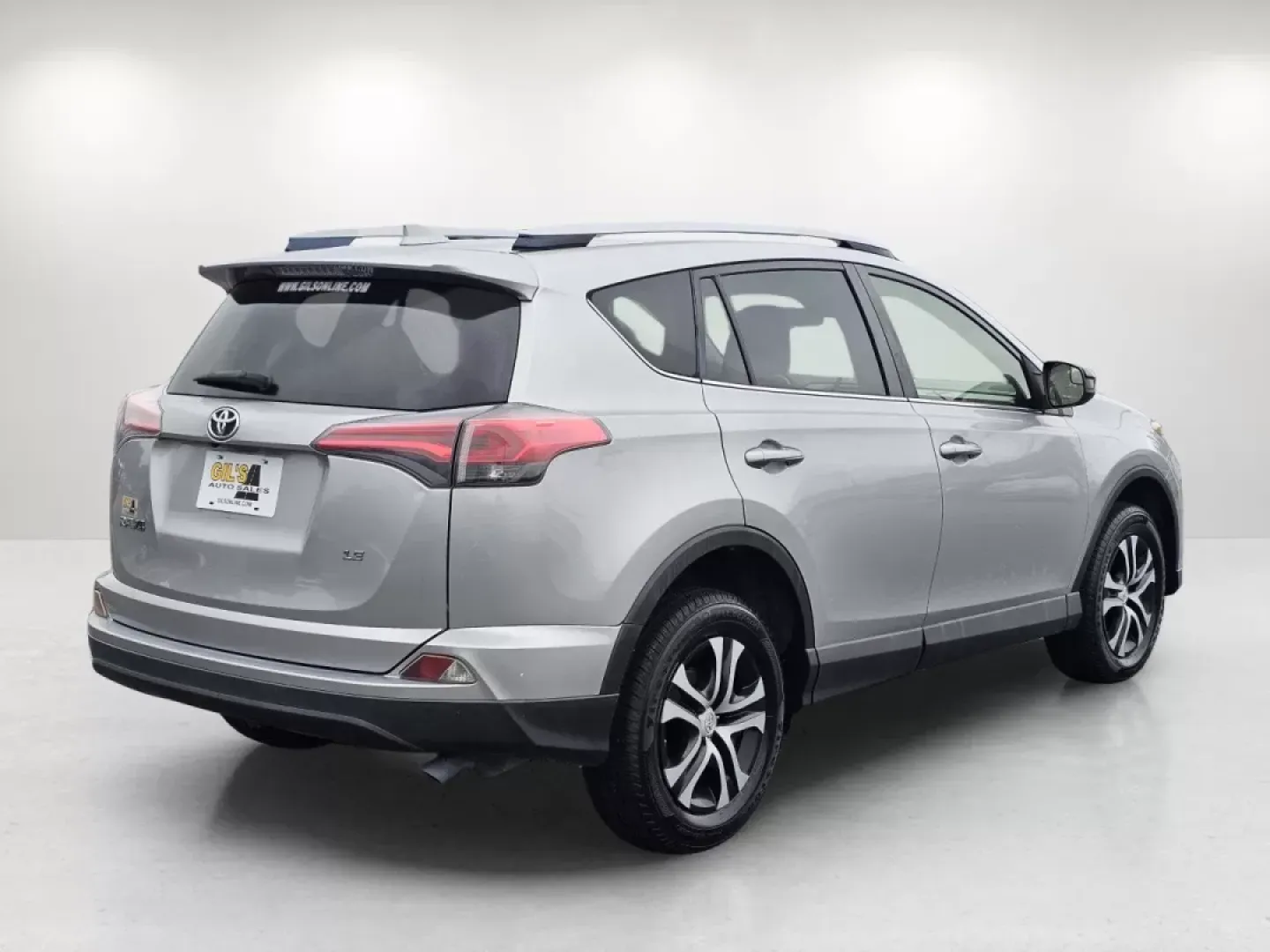 2018 Toyota RAV4 LE (JTMZFREV4JJ) with an Other engine, located at 1430 Gateway Drive, Opelika, AL, 36801, (334) 239-0944, 32.637871, -85.409790 - Adventure awaits with the 2018 Toyota RAV4 LE, a versatile SUV that's perfect for your active lifestyle. Whether you're planning weekend getaways, daily commutes, or family road trips, this vehicle is engineered to meet your needs and exceed your expectations. At Gils Auto in Phenix City, AL, we pro - Photo#4