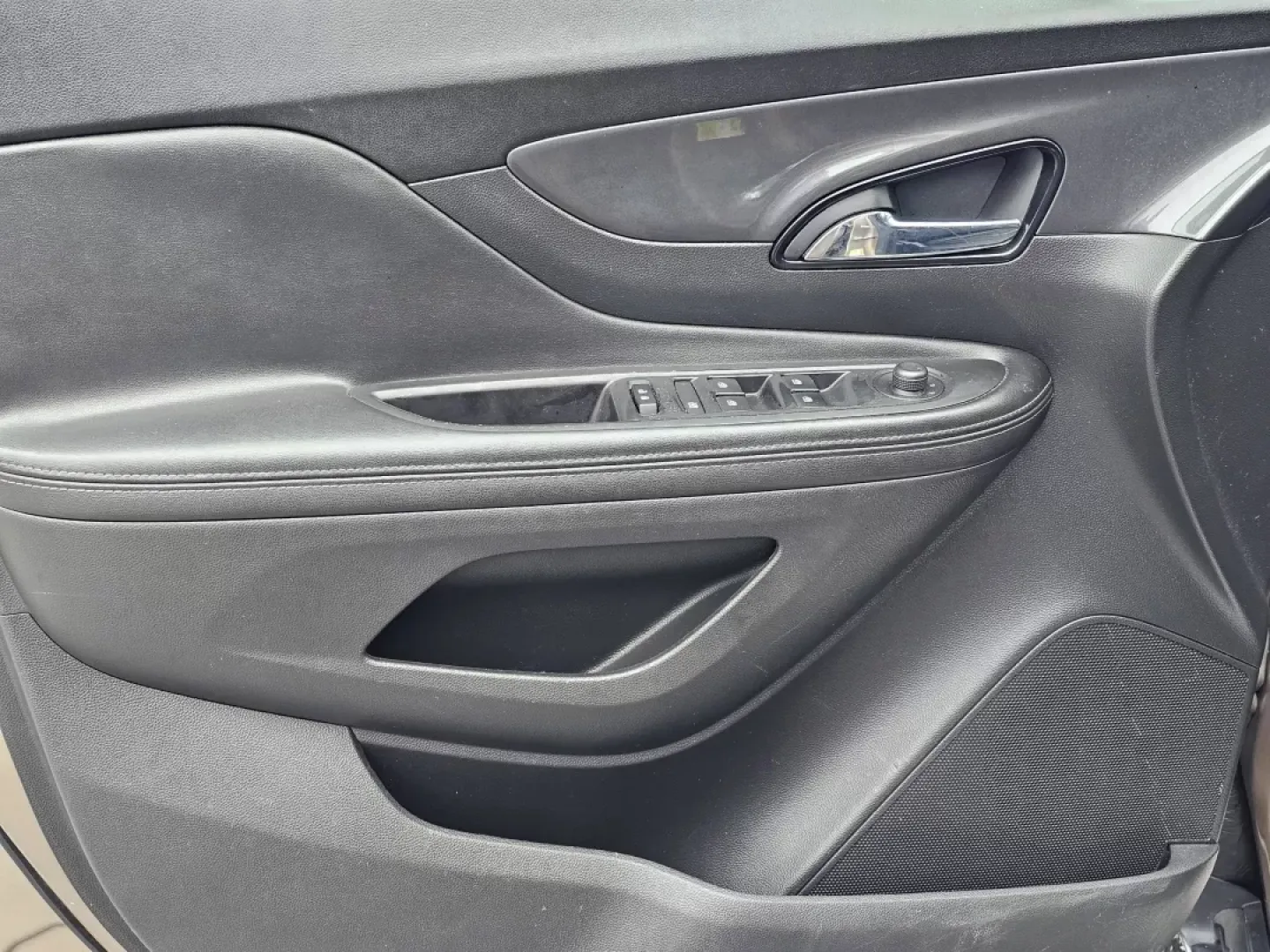 2019 /Ebony Buick Encore Preferred (KL4CJASB1KB) with an Other engine, located at 5115 14th Ave., Columbus, GA, 31904, (706) 323-0345, 32.511494, -84.971046 - Elevate your daily drive and embrace the freedom of the open road with the 2019 Buick Encore Preferred, available now at Gils Auto, your trusted Buy Here Pay Here dealership in Phenix City, AL. Nestled conveniently at 3959 U.S. 80 W, we specialize in providing vehicles that cater to a variety of lif - Photo#8