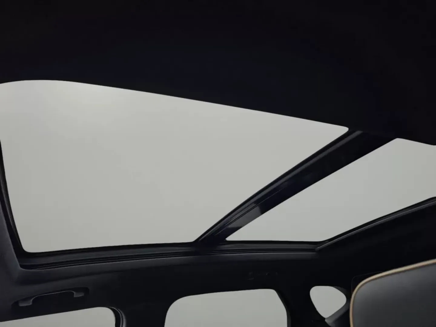 2019 /Jet Black Chevrolet Blazer Premier (3GNKBFRSXKS) with an Other engine, located at 1430 Gateway Drive, Opelika, AL, 36801, (334) 239-0944, 32.637871, -85.409790 - Discover the perfect blend of style, comfort, and advanced technology with the stunning 2019 Chevrolet Blazer Premier, now available at Gils Auto in Phenix City, AL. If you're searching for a vehicle that can elevate your lifestyle, whether for daily commutes, family outings, or weekend adventures, - Photo#10