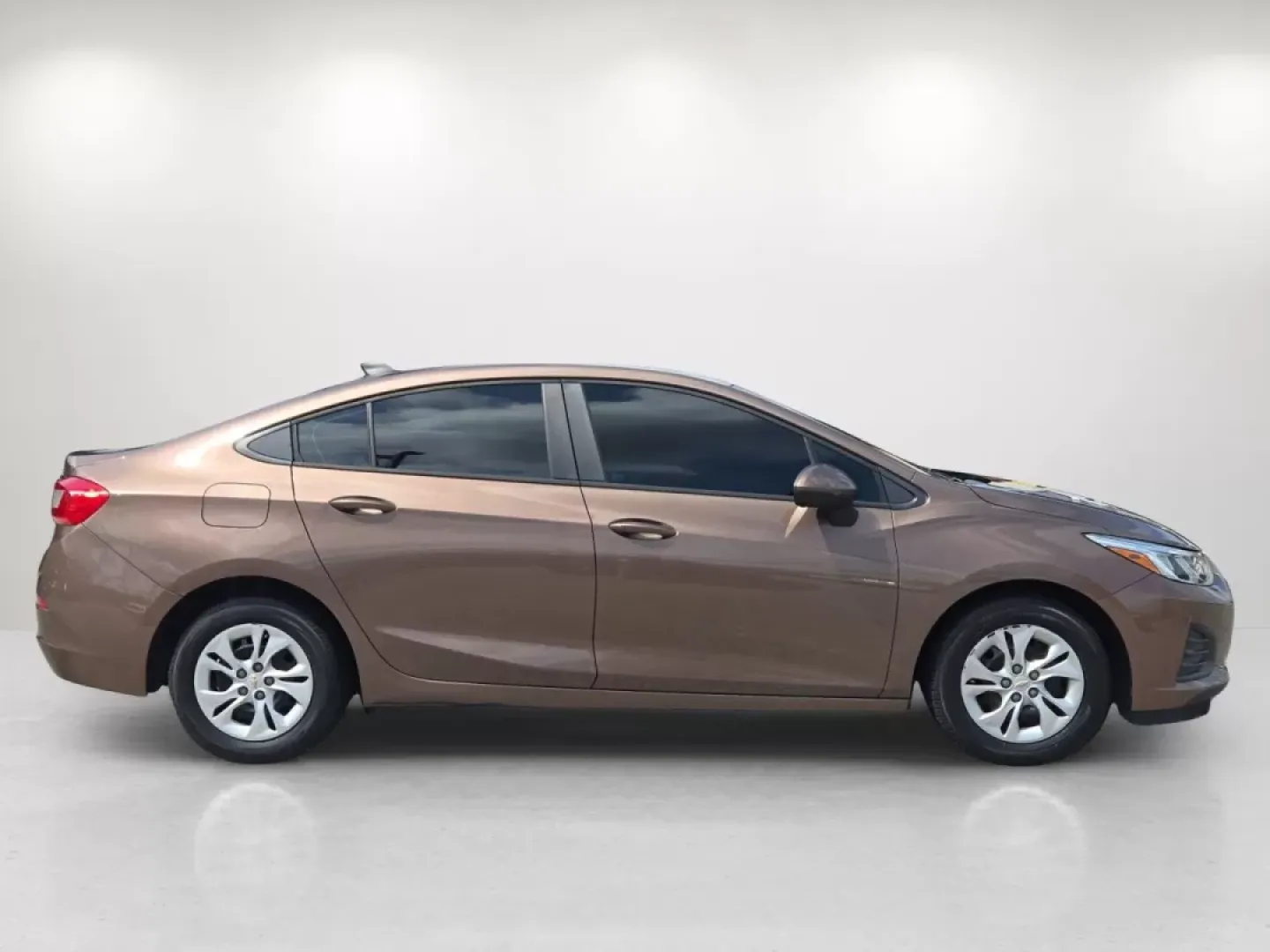 2019 /Jet Black/Galvanized Chevrolet Cruze LS (1G1BC5SMXK7) with an Other engine, located at 1430 Gateway Drive, Opelika, AL, 36801, (334) 239-0944, 32.637871, -85.409790 - **Discover Your Perfect Commuter with the 2019 Chevrolet Cruze at Gils Auto - Phenix City**<br /> <br /> Are you searching for a reliable, fuel-efficient vehicle that fits seamlessly into your daily routine? Look no further than the sleek and stylish 2019 Chevrolet Cruze, perfect for those long comm - Photo#3