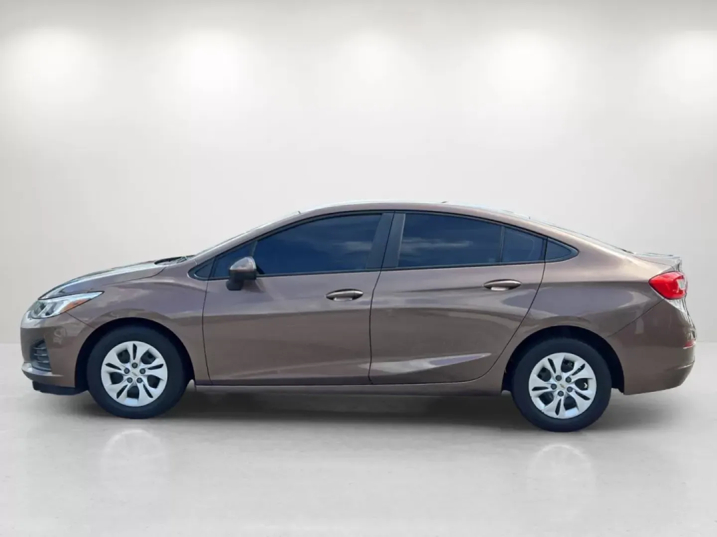 2019 /Jet Black/Galvanized Chevrolet Cruze LS (1G1BC5SMXK7) with an Other engine, located at 1430 Gateway Drive, Opelika, AL, 36801, (334) 239-0944, 32.637871, -85.409790 - **Discover Your Perfect Commuter with the 2019 Chevrolet Cruze at Gils Auto - Phenix City**<br /> <br /> Are you searching for a reliable, fuel-efficient vehicle that fits seamlessly into your daily routine? Look no further than the sleek and stylish 2019 Chevrolet Cruze, perfect for those long comm - Photo#7