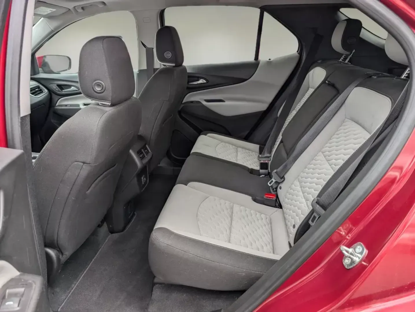 2019 /Medium Ash Gray Chevrolet Equinox LT (2GNAXKEV1K6) with an Turbocharged Gas I4 1.5L/92 engine, 6-Speed Automatic transmission, located at 521 Old Farm Lane Rd, Prattville, AL, 36066, (334) 325-1505, 32.482460, -86.416367 - 2019 Chevrolet Equinox LT - Photo#10