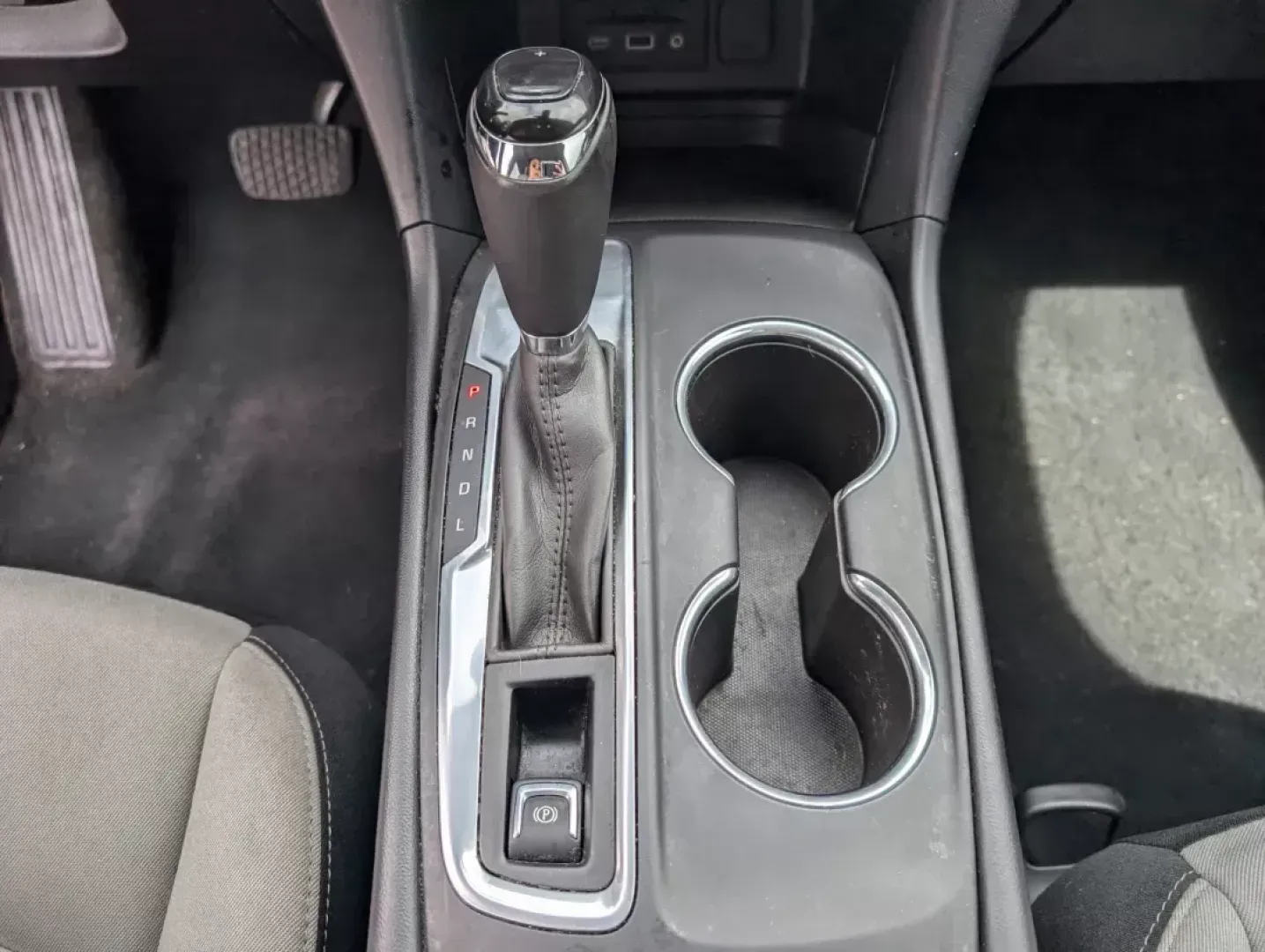 2019 /Medium Ash Gray Chevrolet Equinox LT (2GNAXKEV1K6) with an Turbocharged Gas I4 1.5L/92 engine, 6-Speed Automatic transmission, located at 521 Old Farm Lane Rd, Prattville, AL, 36066, (334) 325-1505, 32.482460, -86.416367 - 2019 Chevrolet Equinox LT - Photo#12