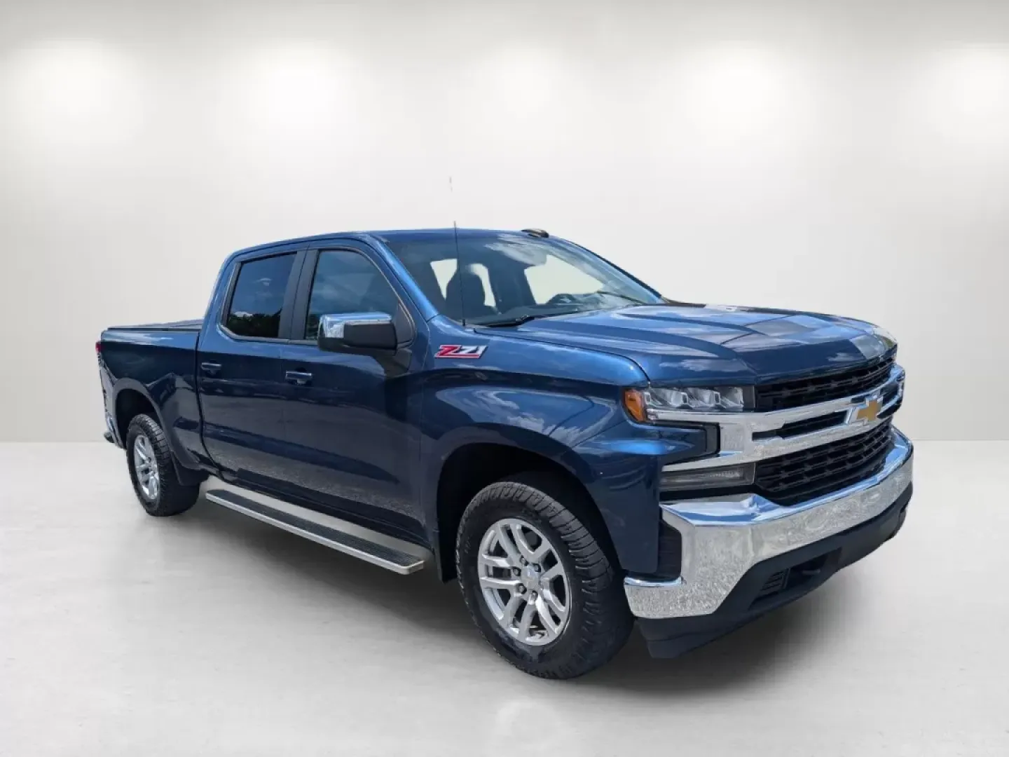 2019 /Jet Black Chevrolet Silverado 1500 LT (3GCUYDED8KG) with an Other engine, located at 5115 14th Ave., Columbus, GA, 31904, (706) 323-0345, 32.511494, -84.971046 - Discover the thrill of adventure with this 2019 Chevrolet Silverado 1500 LT, a pickup truck designed for those who crave both ruggedness and comfort, perfect for weekend getaways or daily commuting in Phenix City, AL. Whether you're a growing family needing extra space or a weekend warrior ready for - Photo#1