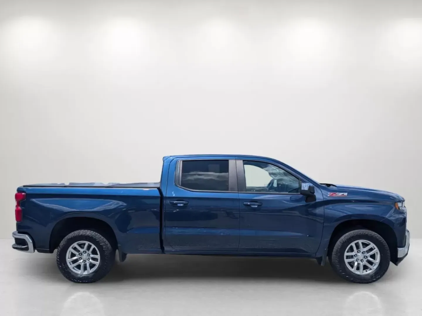 2019 /Jet Black Chevrolet Silverado 1500 LT (3GCUYDED8KG) with an Other engine, located at 5115 14th Ave., Columbus, GA, 31904, (706) 323-0345, 32.511494, -84.971046 - Discover the thrill of adventure with this 2019 Chevrolet Silverado 1500 LT, a pickup truck designed for those who crave both ruggedness and comfort, perfect for weekend getaways or daily commuting in Phenix City, AL. Whether you're a growing family needing extra space or a weekend warrior ready for - Photo#2