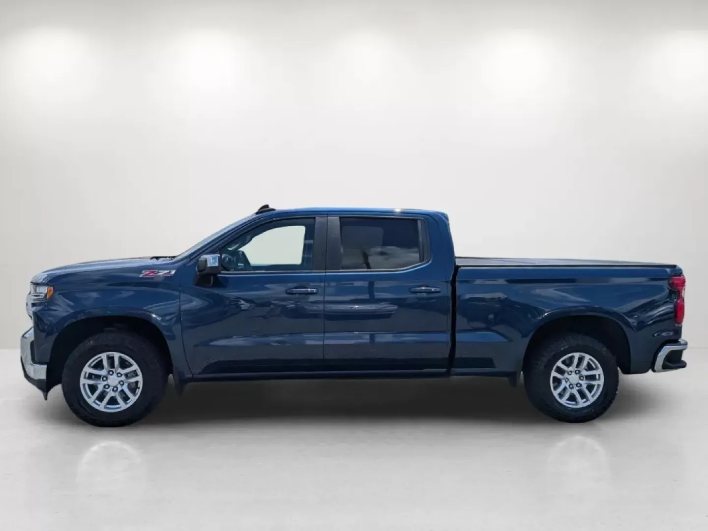 2019 /Jet Black Chevrolet Silverado 1500 LT (3GCUYDED8KG) with an Other engine, located at 5115 14th Ave., Columbus, GA, 31904, (706) 323-0345, 32.511494, -84.971046 - Discover the thrill of adventure with this 2019 Chevrolet Silverado 1500 LT, a pickup truck designed for those who crave both ruggedness and comfort, perfect for weekend getaways or daily commuting in Phenix City, AL. Whether you're a growing family needing extra space or a weekend warrior ready for - Photo#6