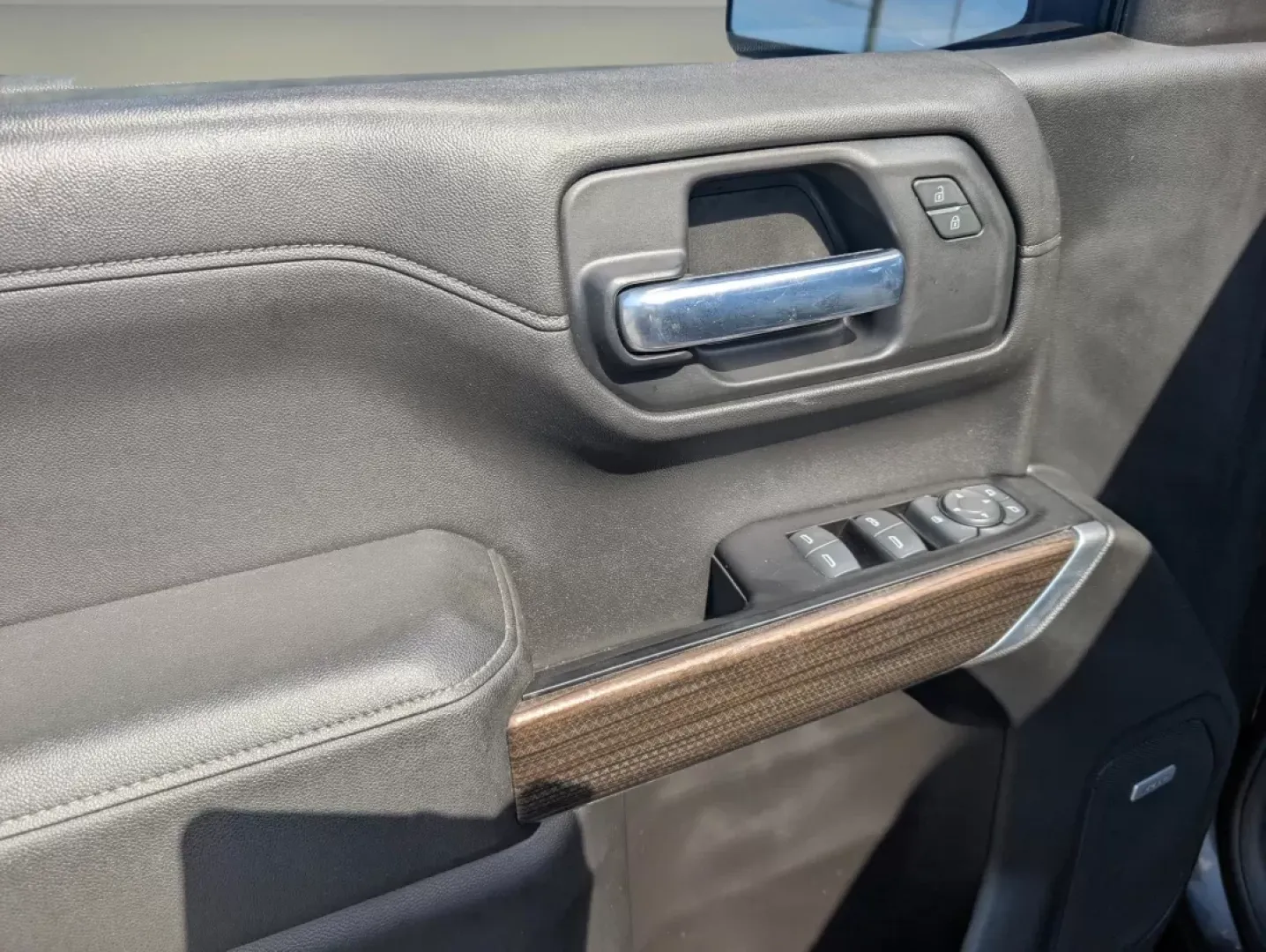 2019 /Jet Black Chevrolet Silverado 1500 LT Trail Boss (1GCPYFED5KZ) with an Other engine, located at 1430 Gateway Drive, Opelika, AL, 36801, (334) 239-0944, 32.637871, -85.409790 - **Adventure Awaits with the 2019 Chevrolet Silverado 1500 LT Trail Boss! Perfect for Weekend Warriors and Family Road Trips!**<br /> <br /> Looking for the ultimate pickup that combines rugged capability with modern comforts? Look no further than the 2019 Chevrolet Silverado 1500 LT Trail Boss, avai - Photo#8