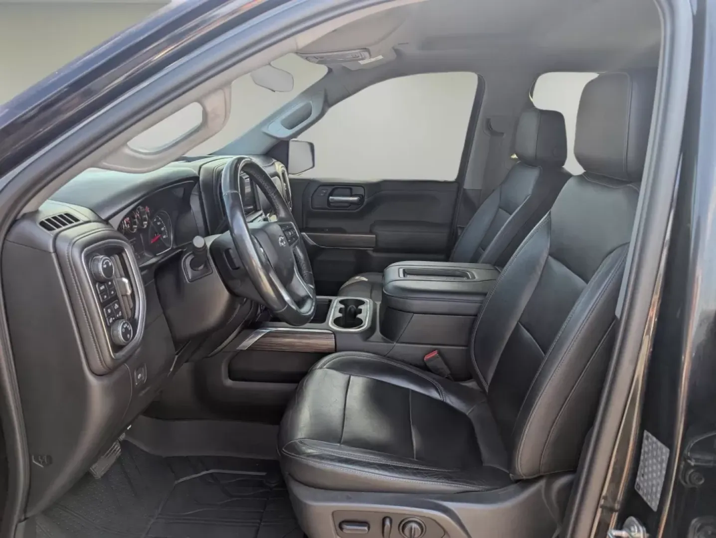 2019 /Jet Black Chevrolet Silverado 1500 LT Trail Boss (1GCPYFED5KZ) with an Other engine, located at 1430 Gateway Drive, Opelika, AL, 36801, (334) 239-0944, 32.637871, -85.409790 - **Adventure Awaits with the 2019 Chevrolet Silverado 1500 LT Trail Boss! Perfect for Weekend Warriors and Family Road Trips!**<br /> <br /> Looking for the ultimate pickup that combines rugged capability with modern comforts? Look no further than the 2019 Chevrolet Silverado 1500 LT Trail Boss, avai - Photo#9