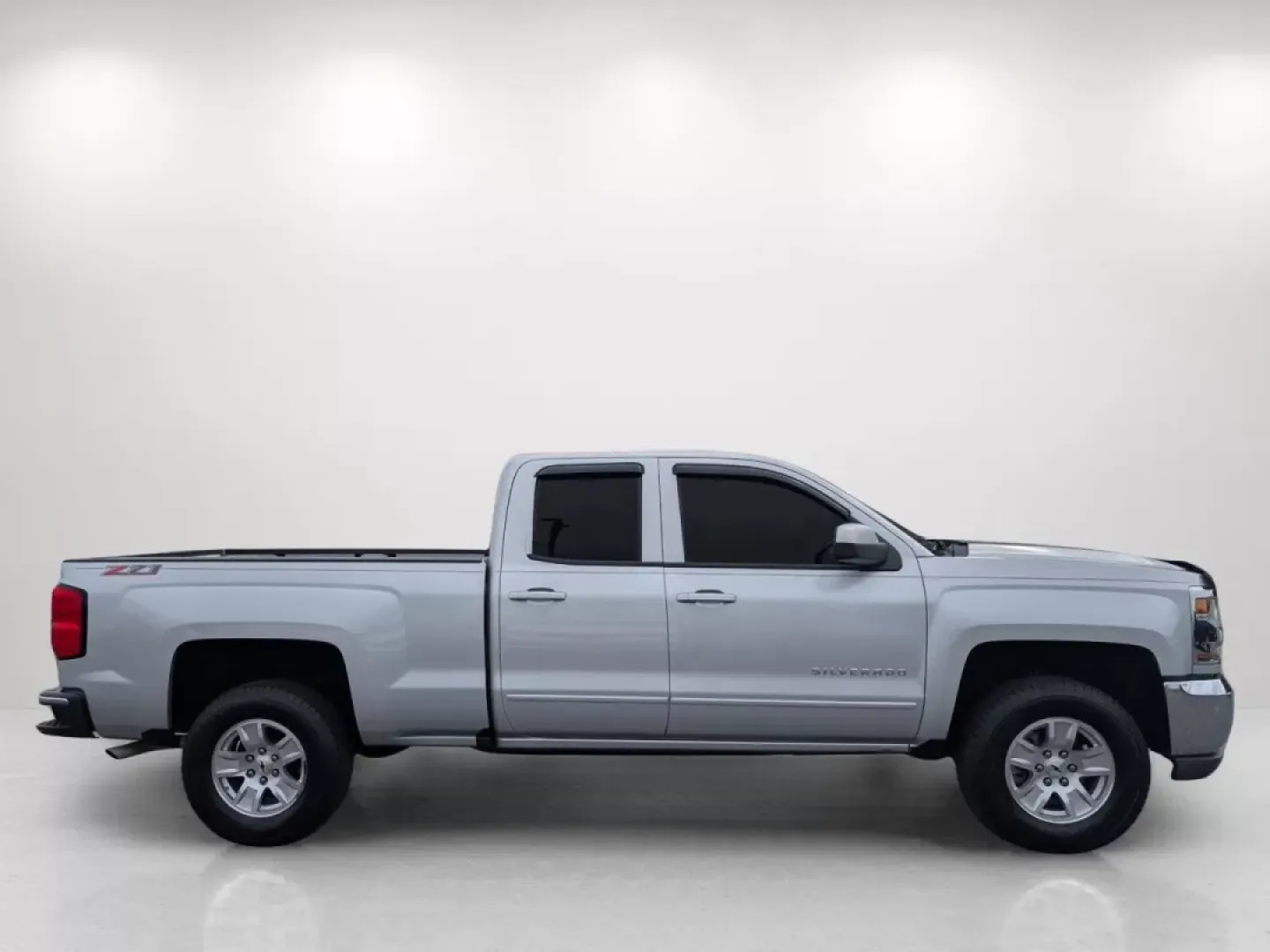 2019 /Jet Black Chevrolet Silverado 1500 LD LT (2GCRCPEC7K1) with an Other engine, located at 1430 Gateway Drive, Opelika, AL, 36801, (334) 239-0944, 32.637871, -85.409790 - **Unleash Adventure with the 2019 Chevrolet Silverado 1500 LD at Gils Auto - Phenix City, AL**<br /> <br /> Are you ready to elevate your driving experience? Whether you're hauling tools for a weekend project, heading off on a family road trip, or navigating daily commutes, the 2019 Chevrolet Silver - Photo#3