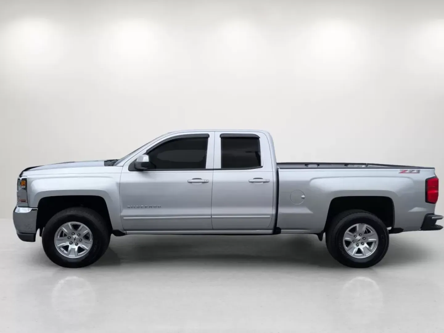 2019 /Jet Black Chevrolet Silverado 1500 LD LT (2GCRCPEC7K1) with an Other engine, located at 1430 Gateway Drive, Opelika, AL, 36801, (334) 239-0944, 32.637871, -85.409790 - **Unleash Adventure with the 2019 Chevrolet Silverado 1500 LD at Gils Auto - Phenix City, AL**<br /> <br /> Are you ready to elevate your driving experience? Whether you're hauling tools for a weekend project, heading off on a family road trip, or navigating daily commutes, the 2019 Chevrolet Silver - Photo#7