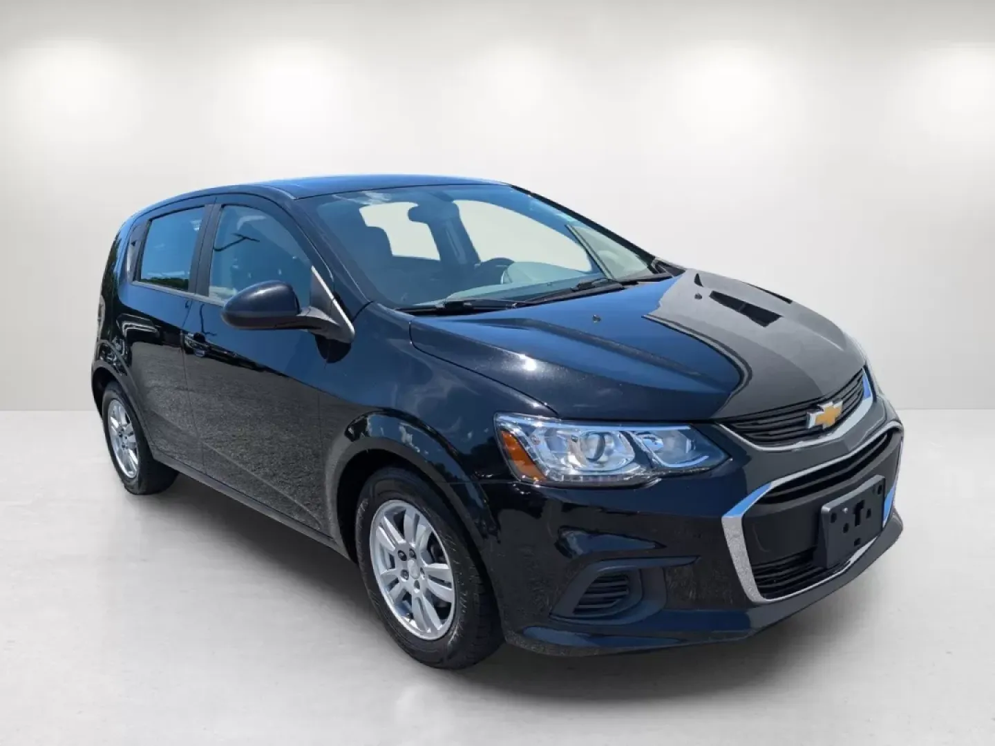 2019 /Jet Black/Dark Titanium Chevrolet Sonic LT (1G1JG6SB9K4) with an Other engine, located at 804 22nd Ave, Phenix City, AL, 36870, (334) 297-1860, 32.484749, -85.024475 - **Discover Your Perfect Companion for Daily Adventures: The 2019 Chevrolet Sonic LT Hatchback at Gils Auto!**<br /> <br /> Looking for a versatile and stylish hatchback that fits seamlessly into your busy lifestyle? The 2019 Chevrolet Sonic LT is your answer! Perfect for urban commuters, families on - Photo#2