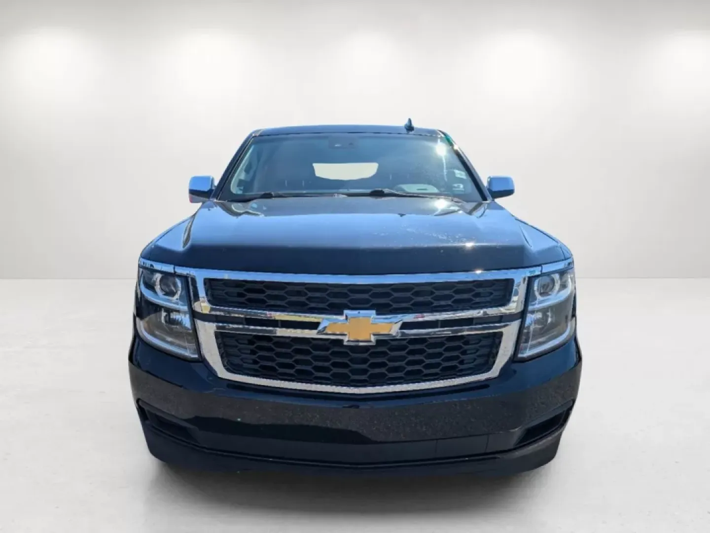 2019 /Cocoa/Dune Chevrolet Suburban LT (1GNSCHKC9KR) with an Other engine, located at 3959 U.S. 80 W, Phenix City, AL, 36870, (334) 297-4885, 32.469296, -85.135185 - **Adventure Awaits with the 2019 Chevrolet Suburban LT Perfect for Families and Road Trips!**<br /> <br /> If you're seeking a vehicle that combines power, space, and cutting-edge technology, look no further than the 2019 Chevrolet Suburban LT available at Gils Auto in Columbus, GA. This SUV is an - Photo#1